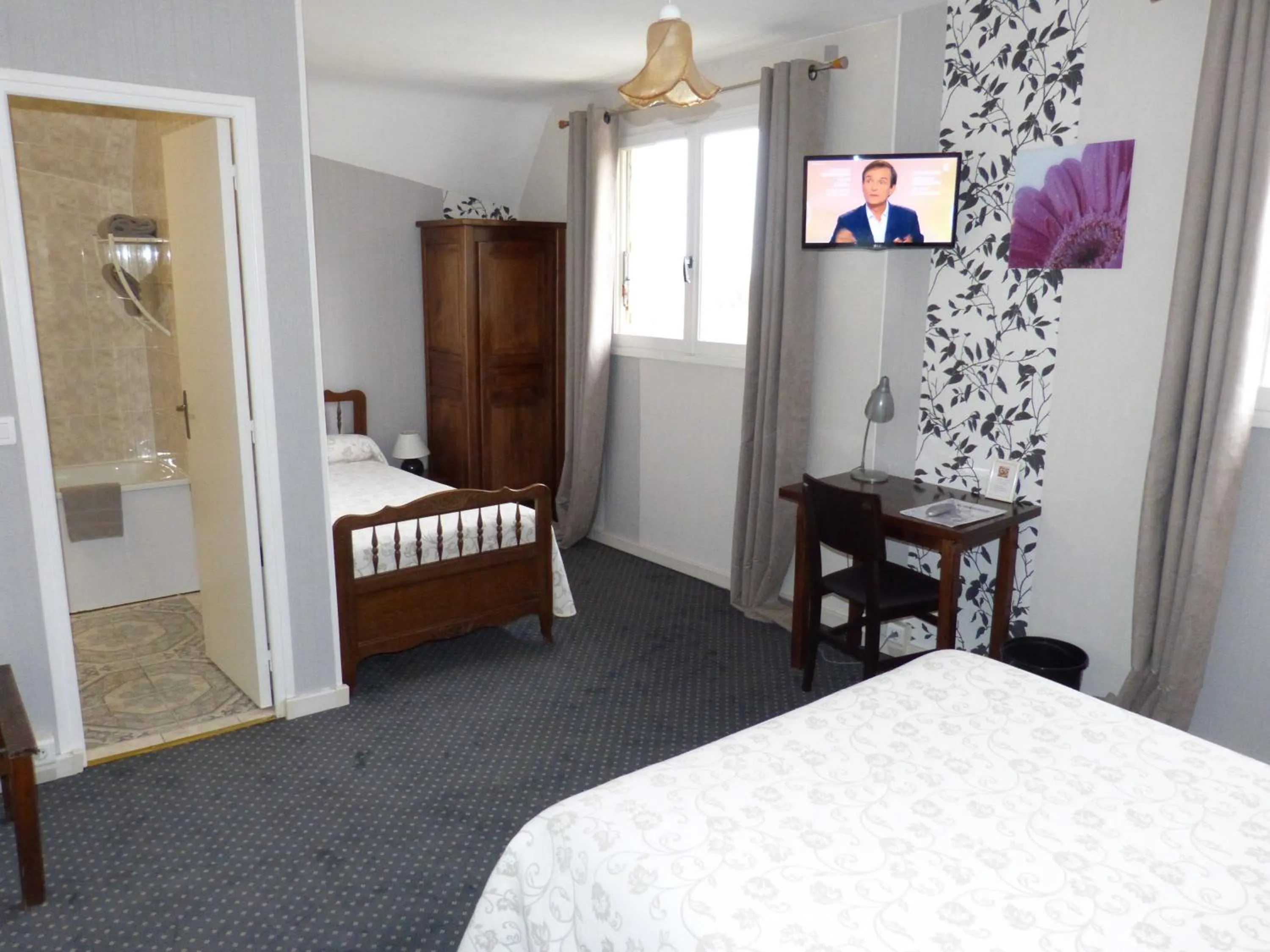 Bed in Hôtel Restaurant "Le Relais"