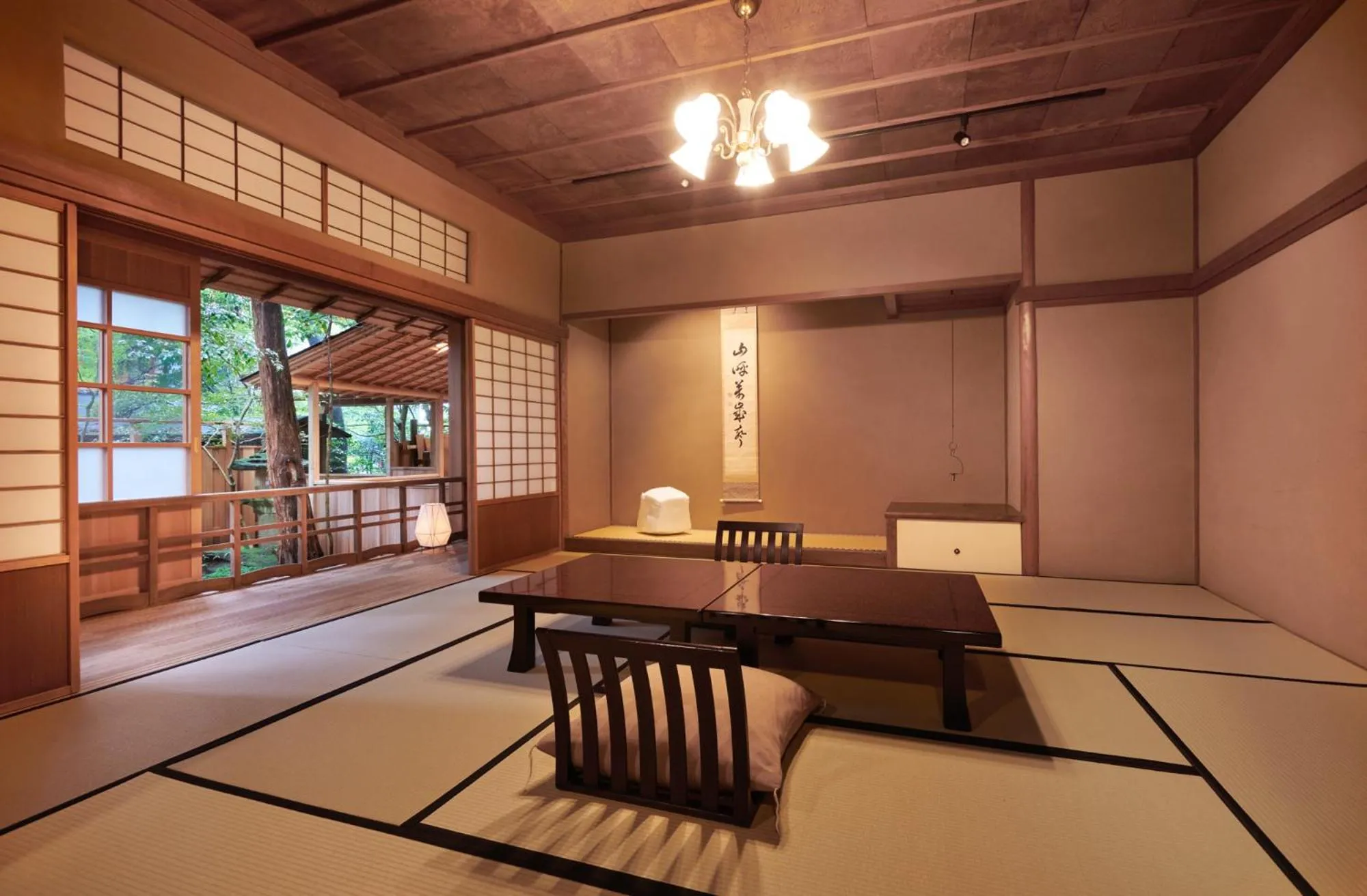 Photo of the whole room in Araya Totoan