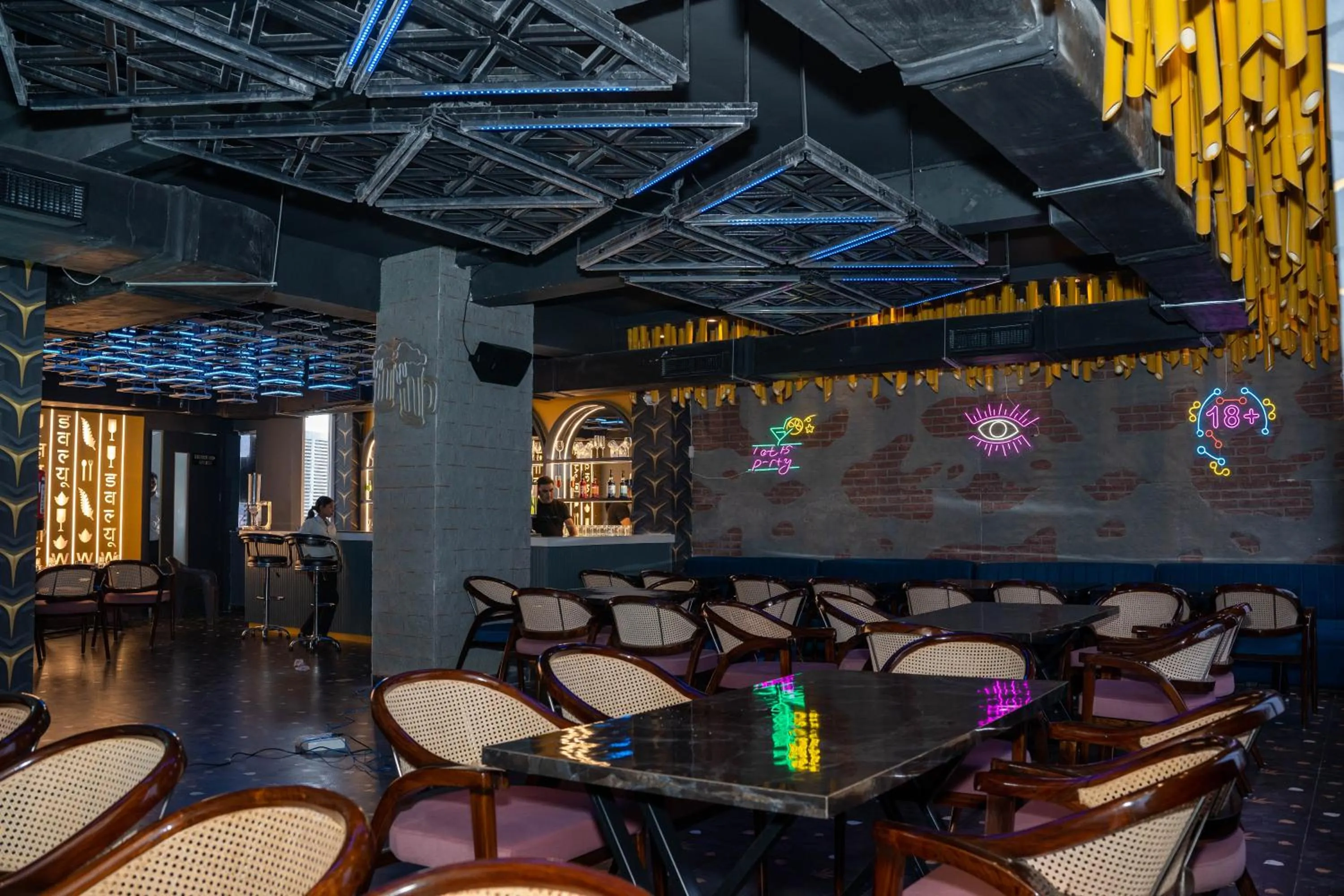 Restaurant/places to eat in Hotel W Grand - A Boutique Hotel