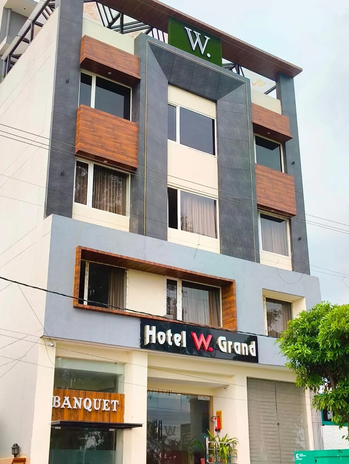 Property building in Hotel W Grand - A Boutique Hotel