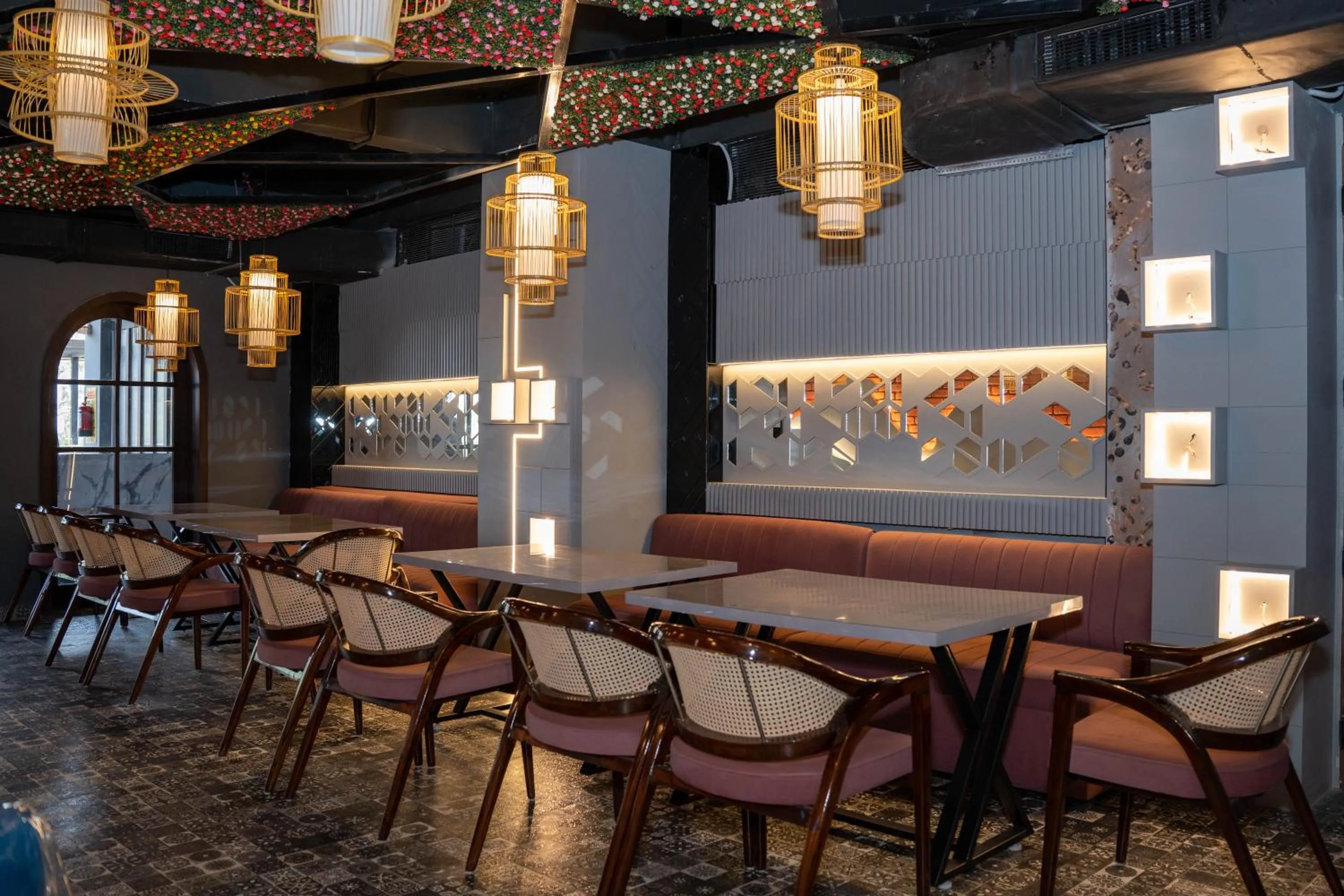 Restaurant/places to eat in Hotel W Grand - A Boutique Hotel