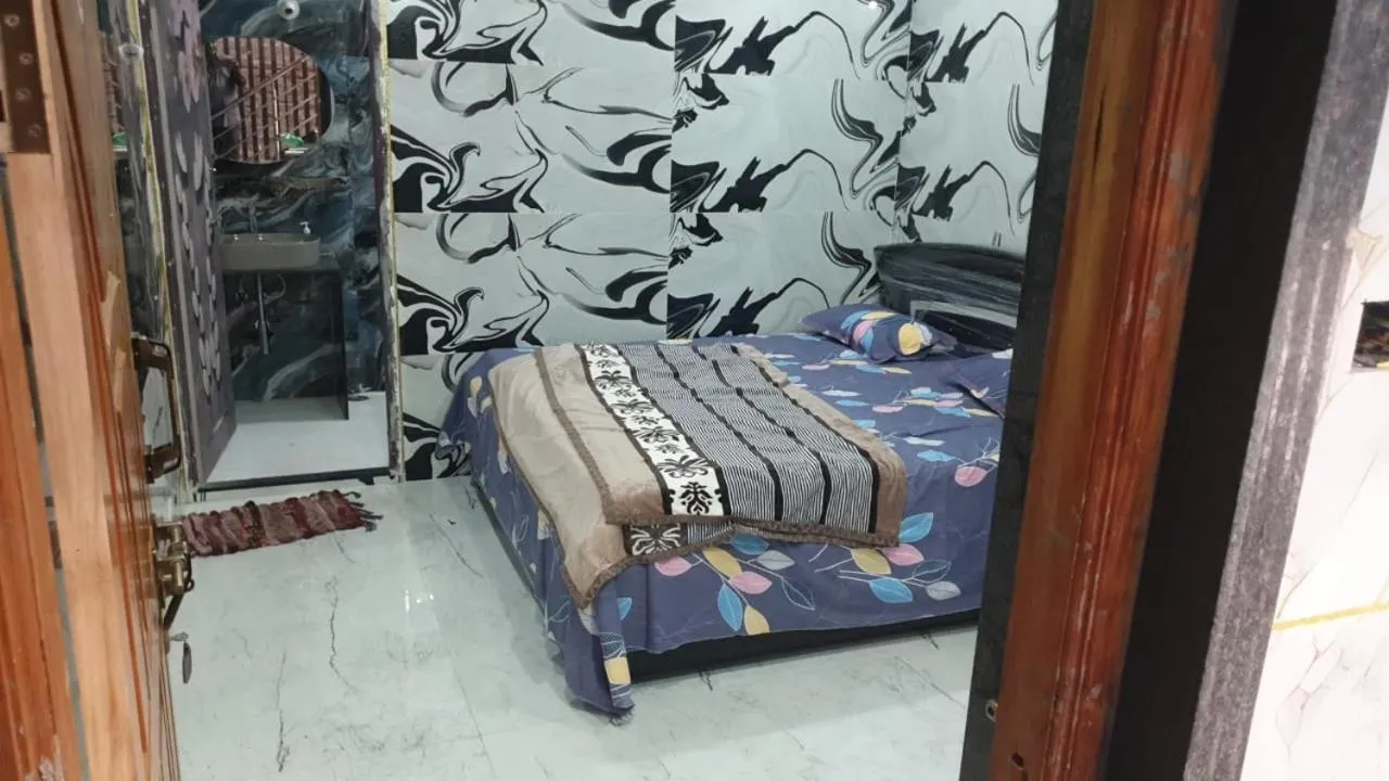 Bed in RKS INTERNATIONAL HAMPi
