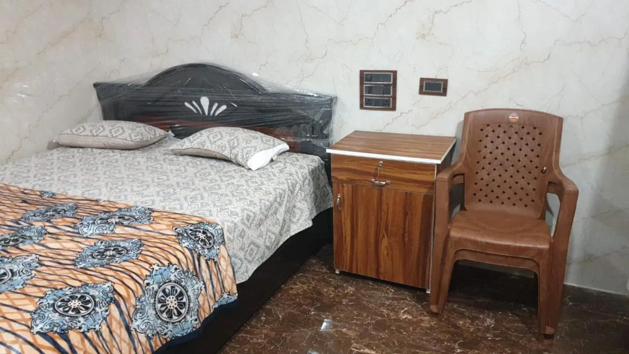 Bed in RKS INTERNATIONAL HAMPi