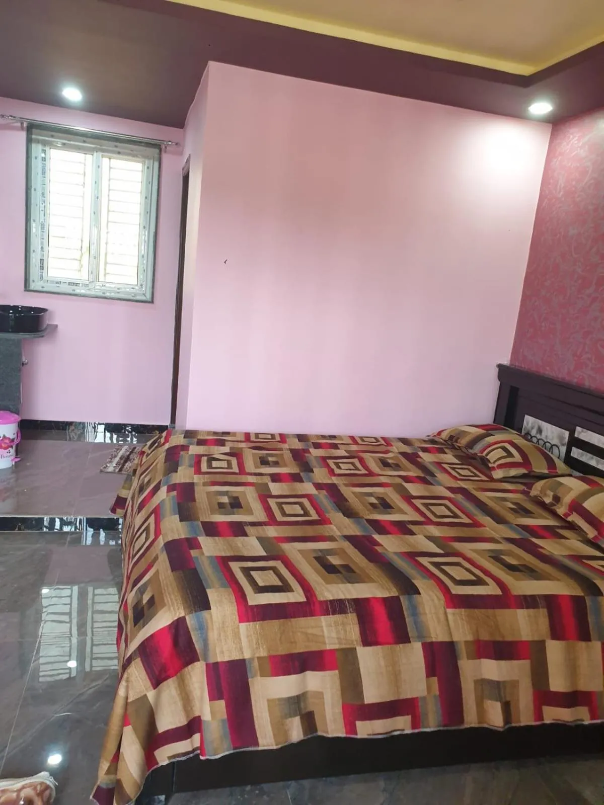 Bed in RKS INTERNATIONAL HAMPi