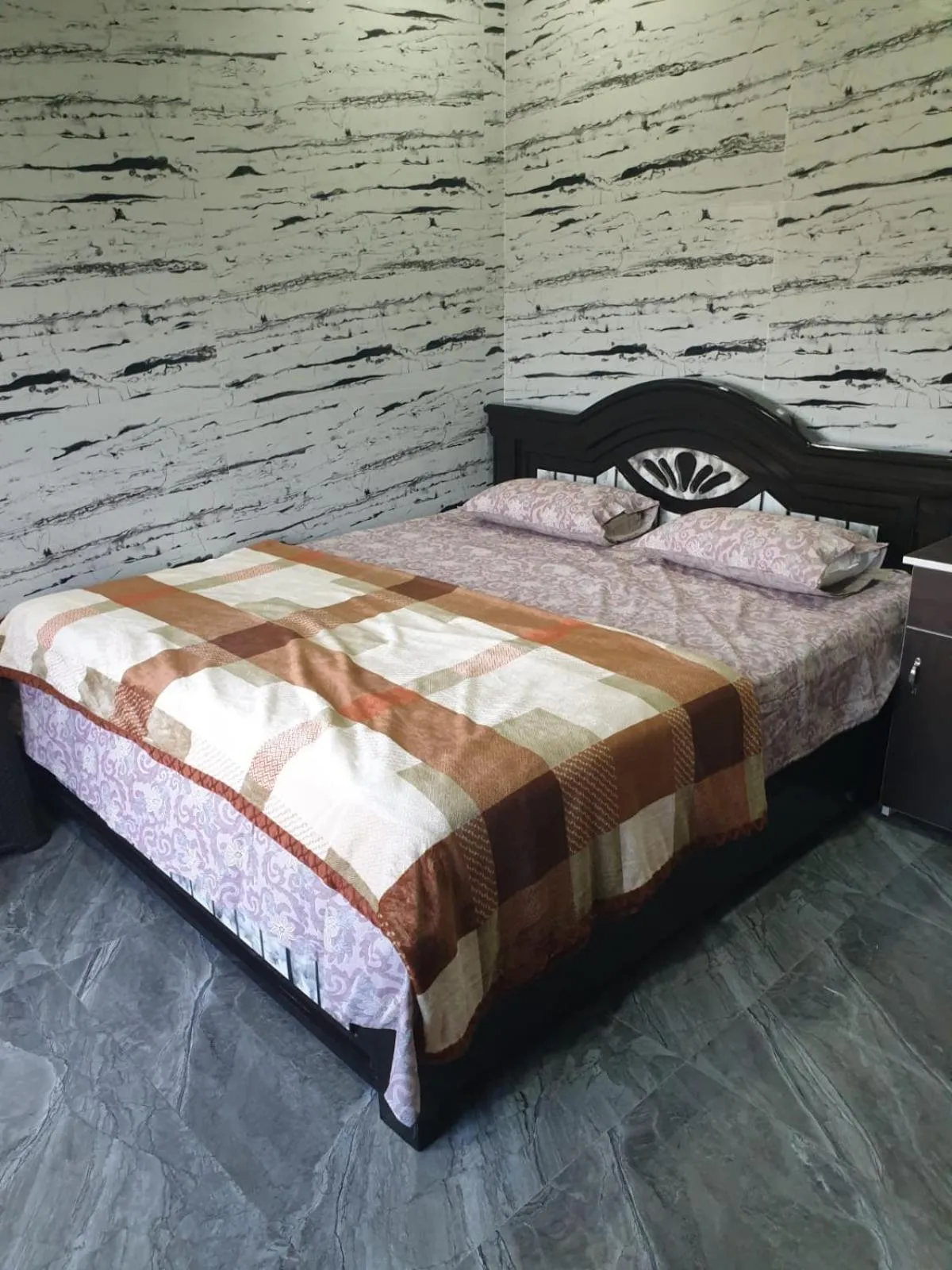 Bed in RKS INTERNATIONAL HAMPi