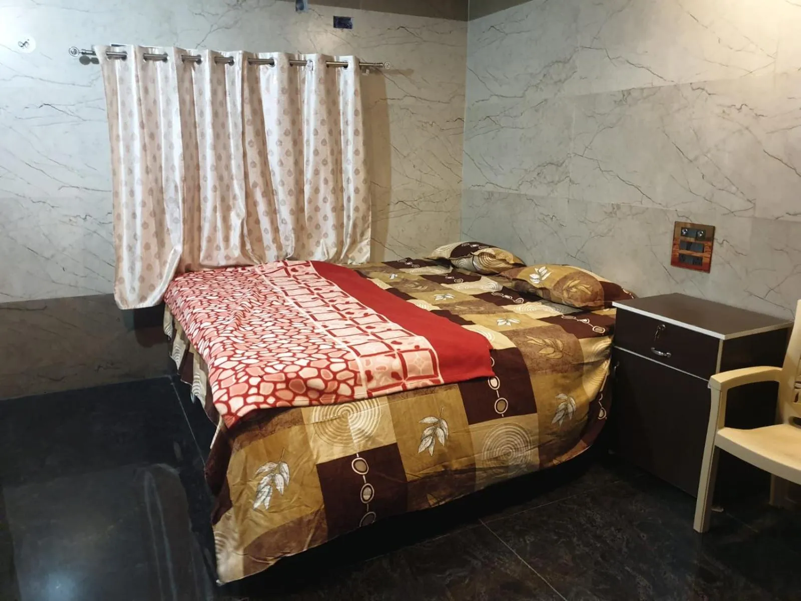 Bed in RKS INTERNATIONAL HAMPi