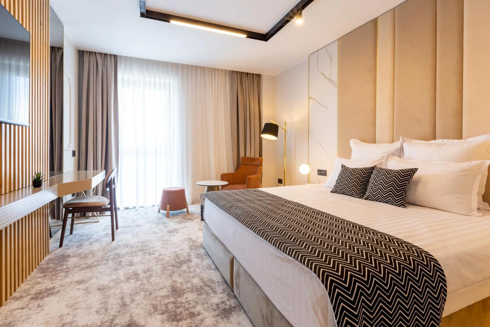 TV and multimedia, Bed in Hotel Lupa by Bueno