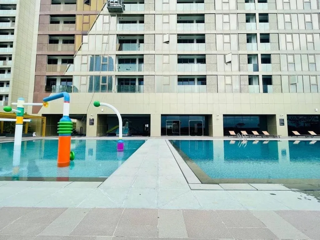 The PeAk Residence, Multi-Apartment by Emma