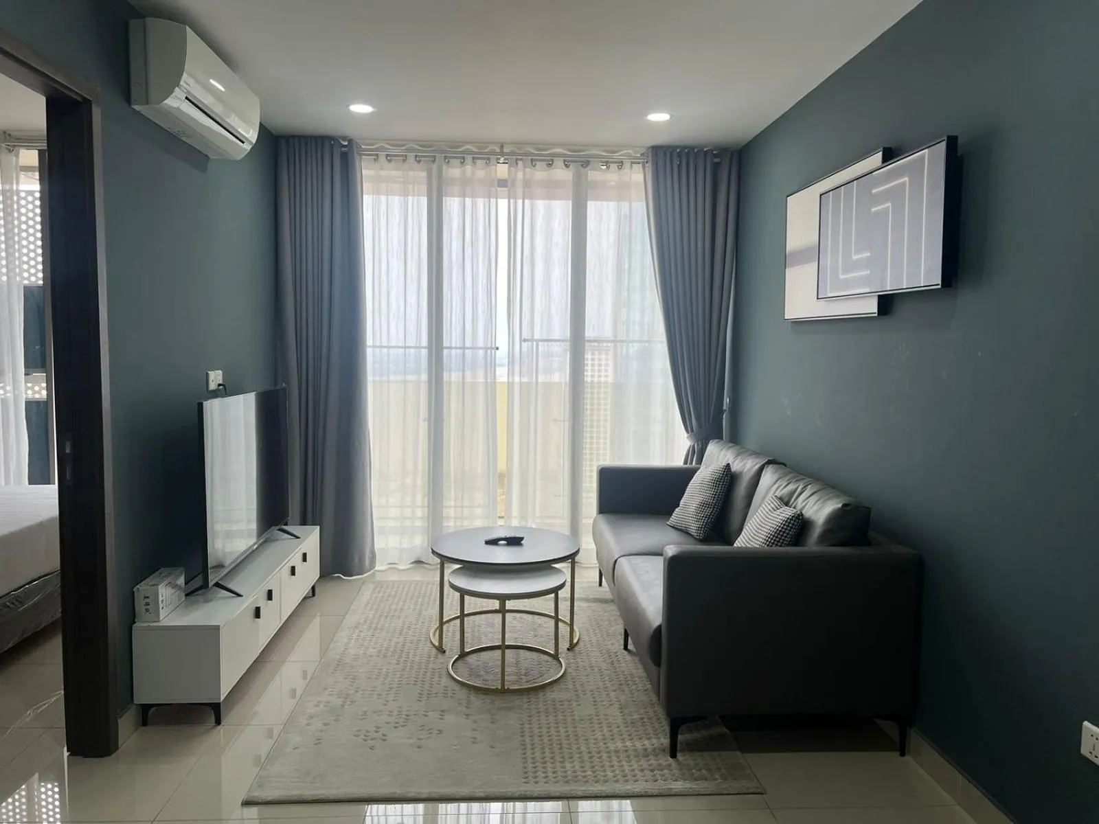 The PeAk Residence, Multi-Apartment by Emma