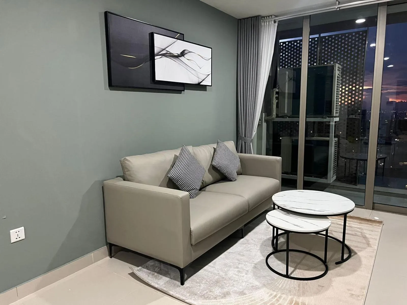 The PeAk Residence, Multi-Apartment by Emma