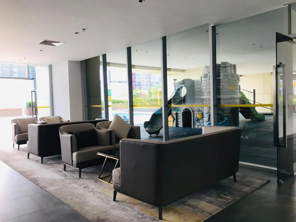 The PeAk Residence, Multi-Apartment by Emma