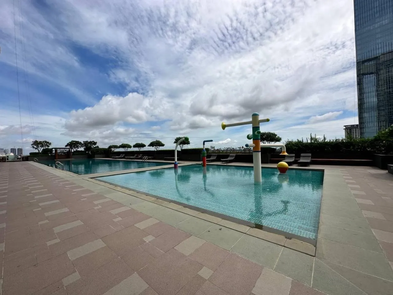 The PeAk Residence, Multi-Apartment by Emma