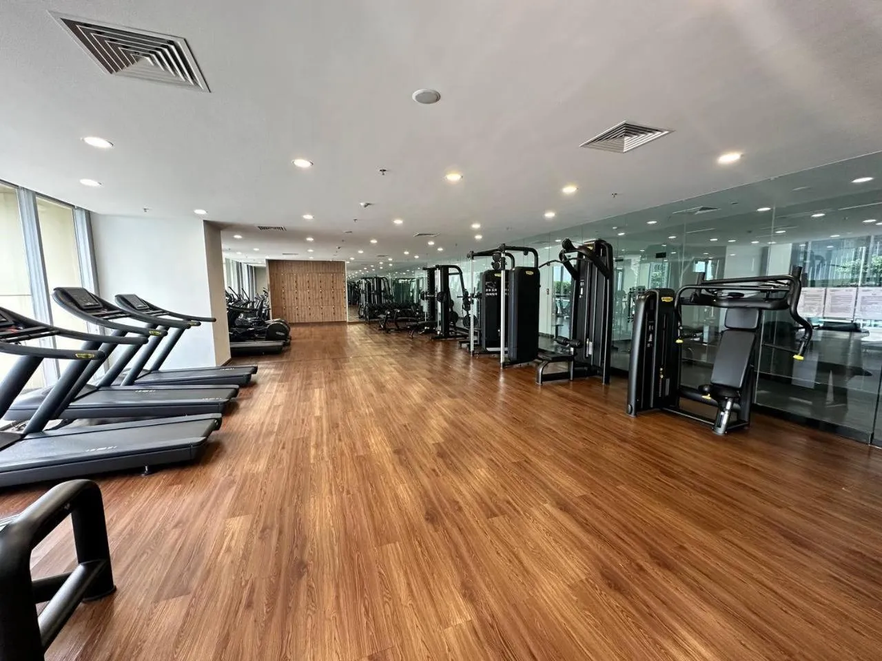 The PeAk Residence, Multi-Apartment by Emma