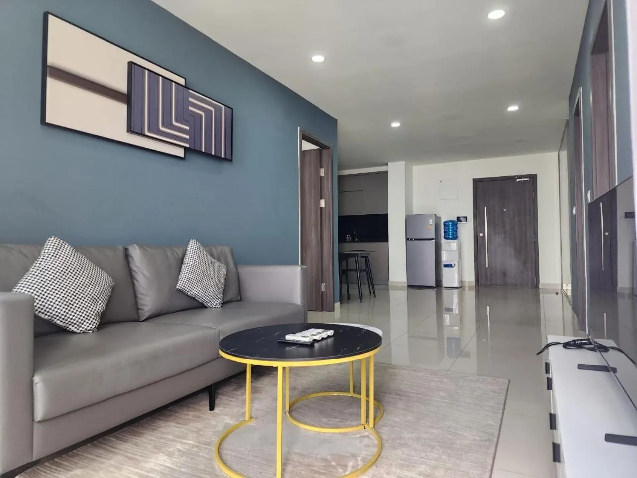 The PeAk Residence, Multi-Apartment by Emma