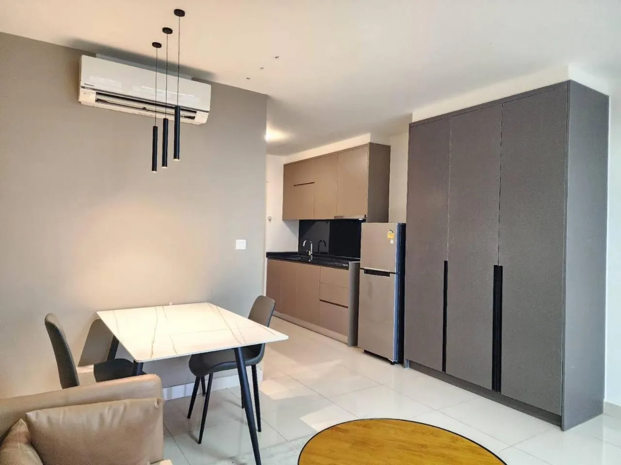 The PeAk Residence, Multi-Apartment by Emma