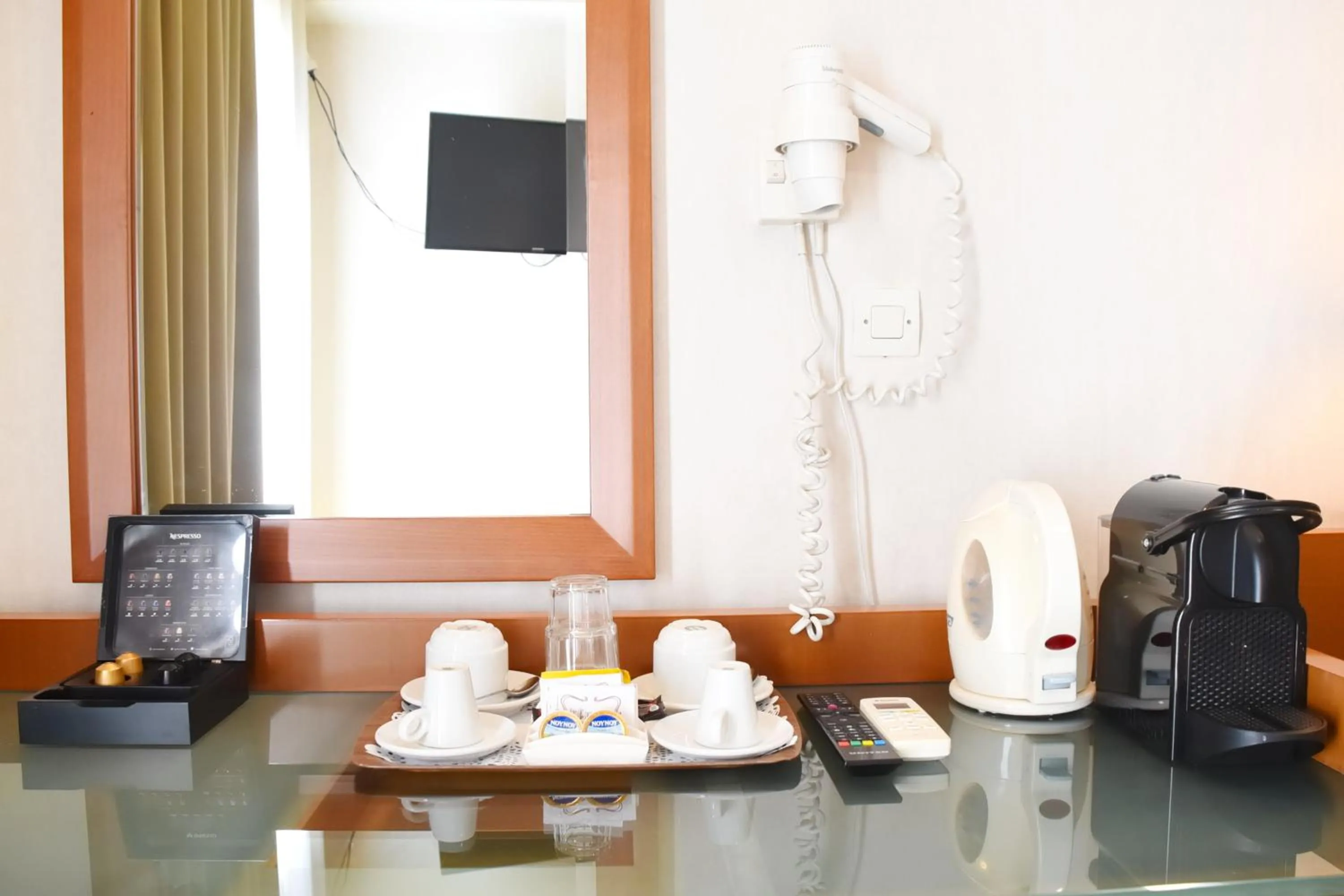 Coffee/tea facilities in Adrian Hotel