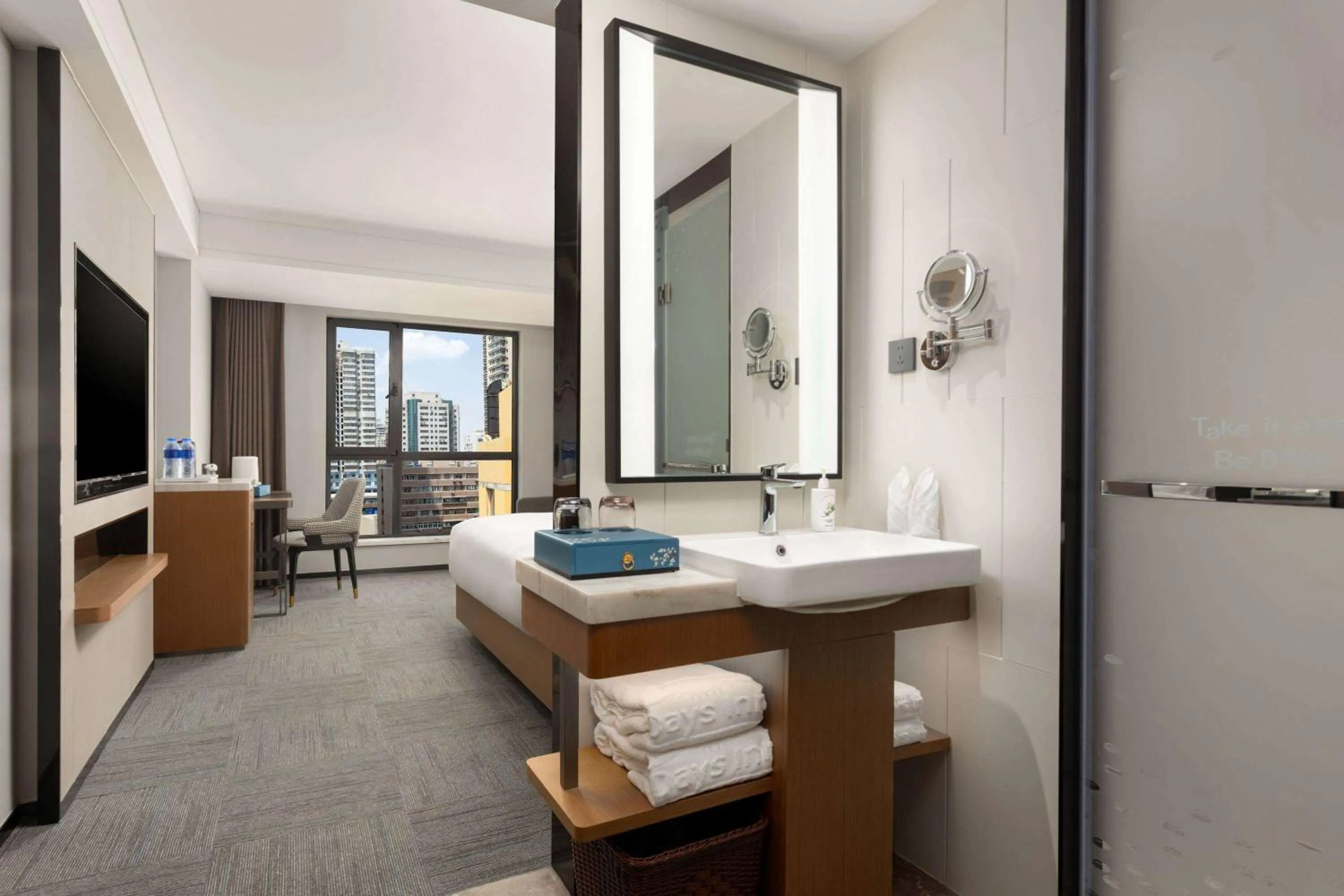 Bathroom, Bed in Days Inn by Wyndham Lanzhou Chengguan