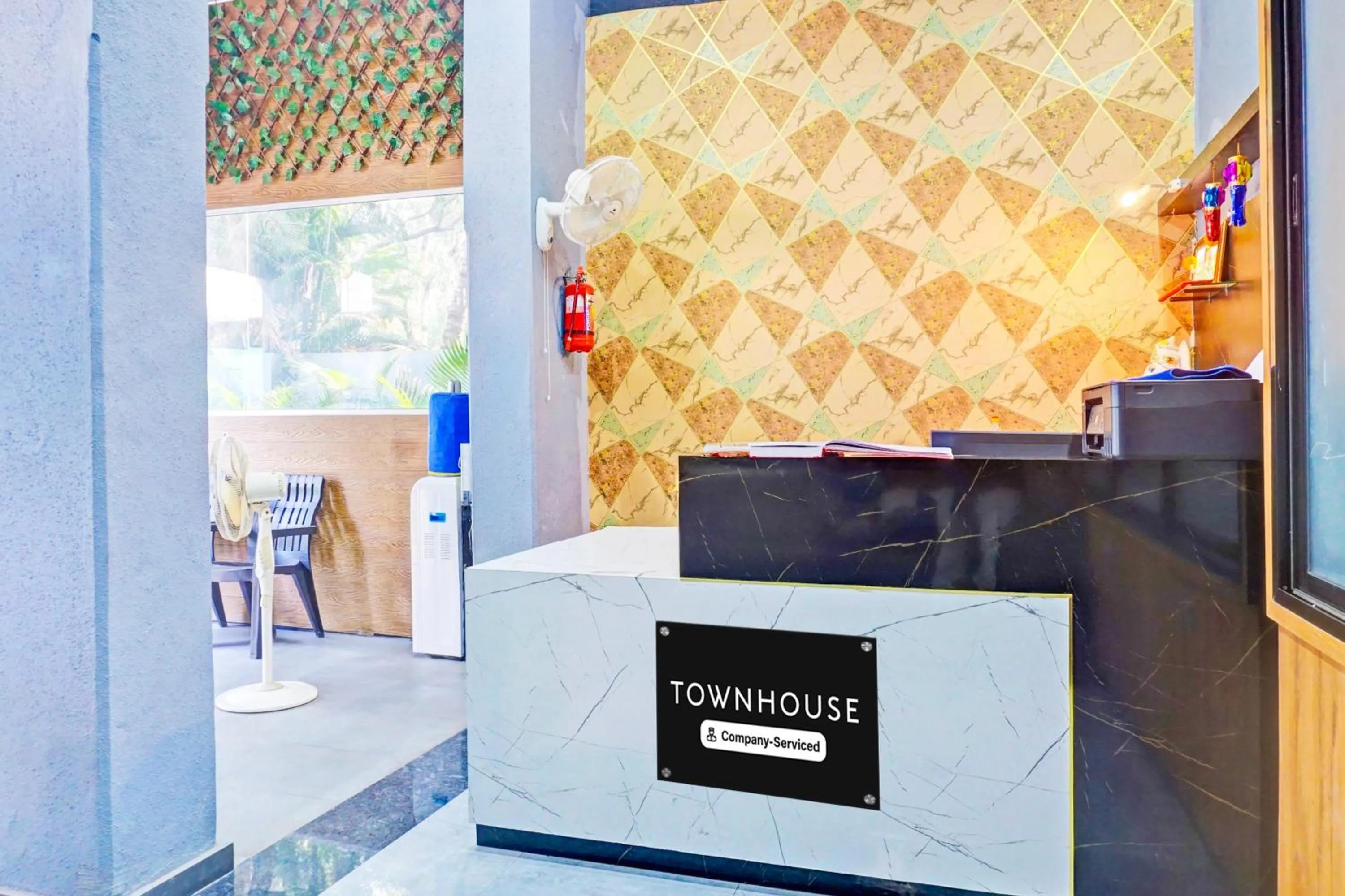 Lobby or reception in Super Townhouse Amanora Park Town Formerly Samrat Inn