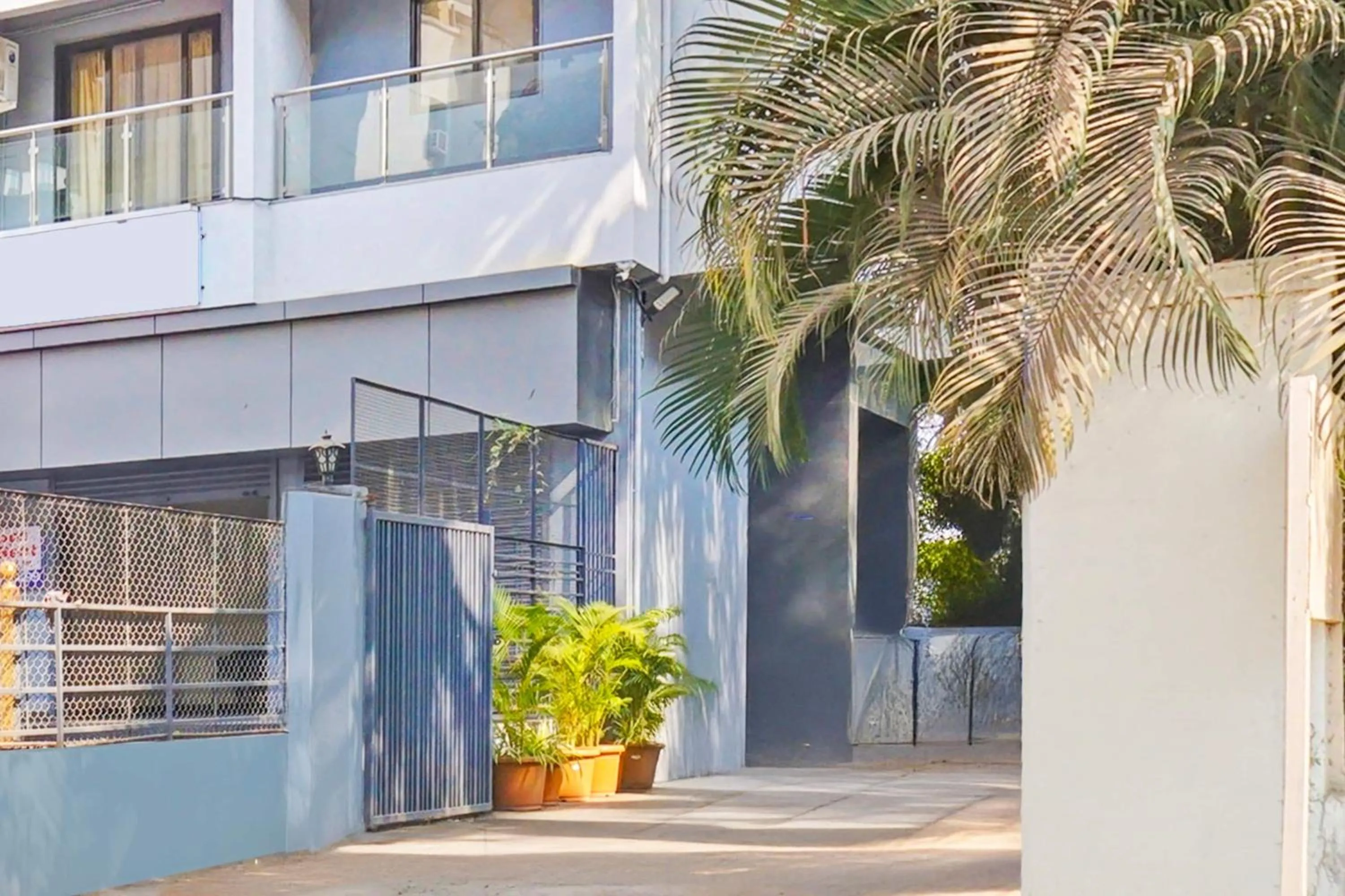 Facade/entrance in Super Townhouse Amanora Park Town Formerly Samrat Inn