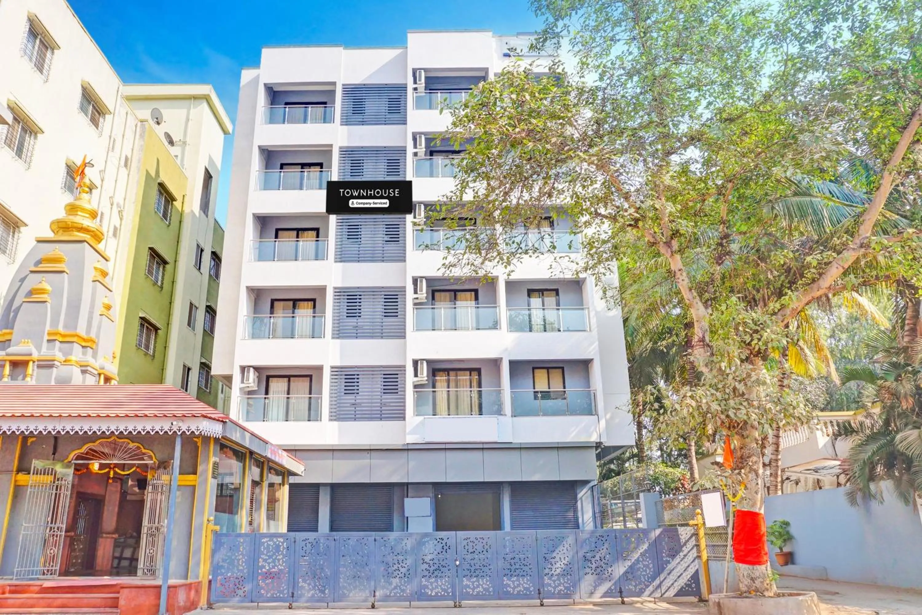 Facade/entrance in Super Townhouse Amanora Park Town Formerly Samrat Inn