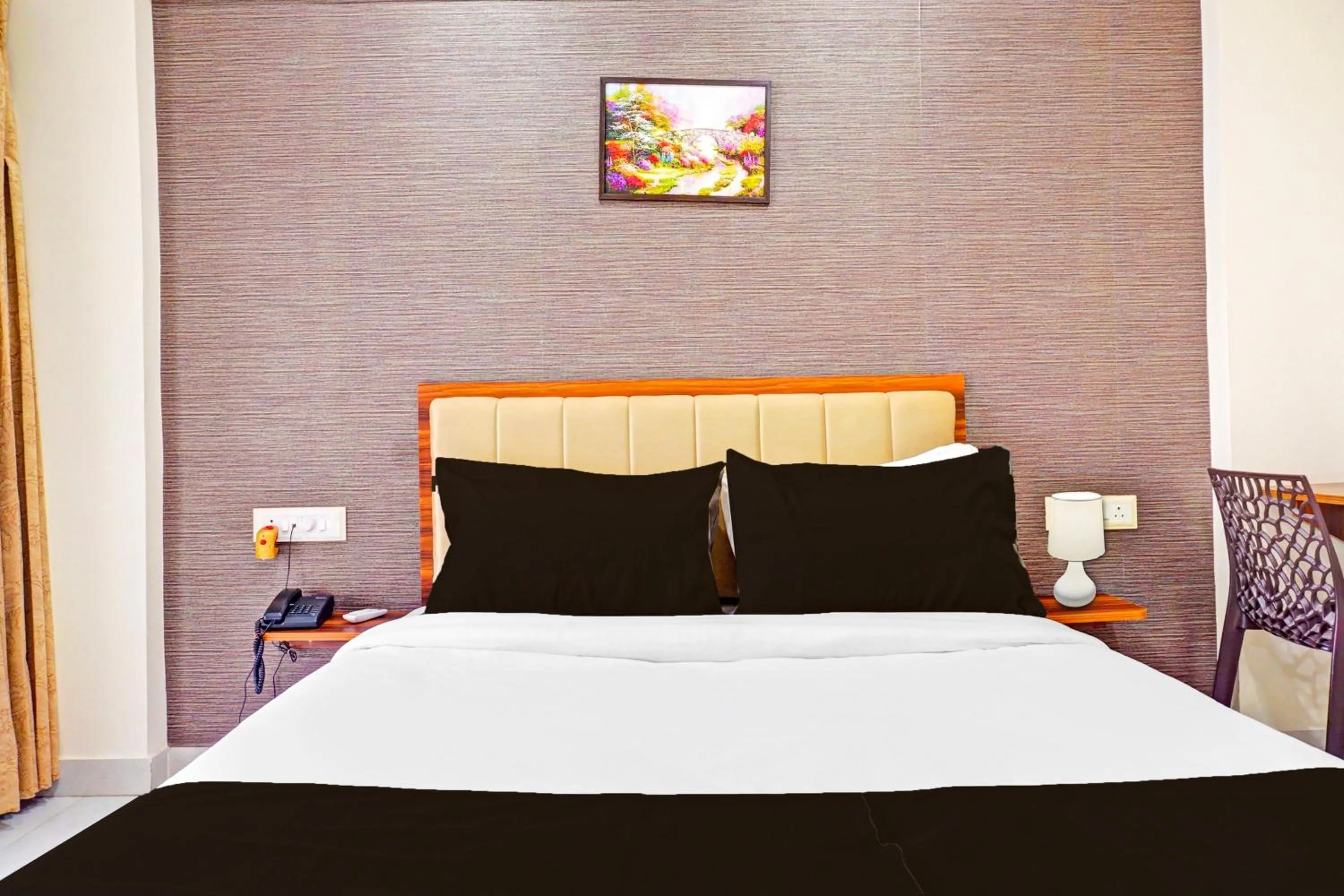 Bedroom, Bed in Super Townhouse Amanora Park Town Formerly Samrat Inn