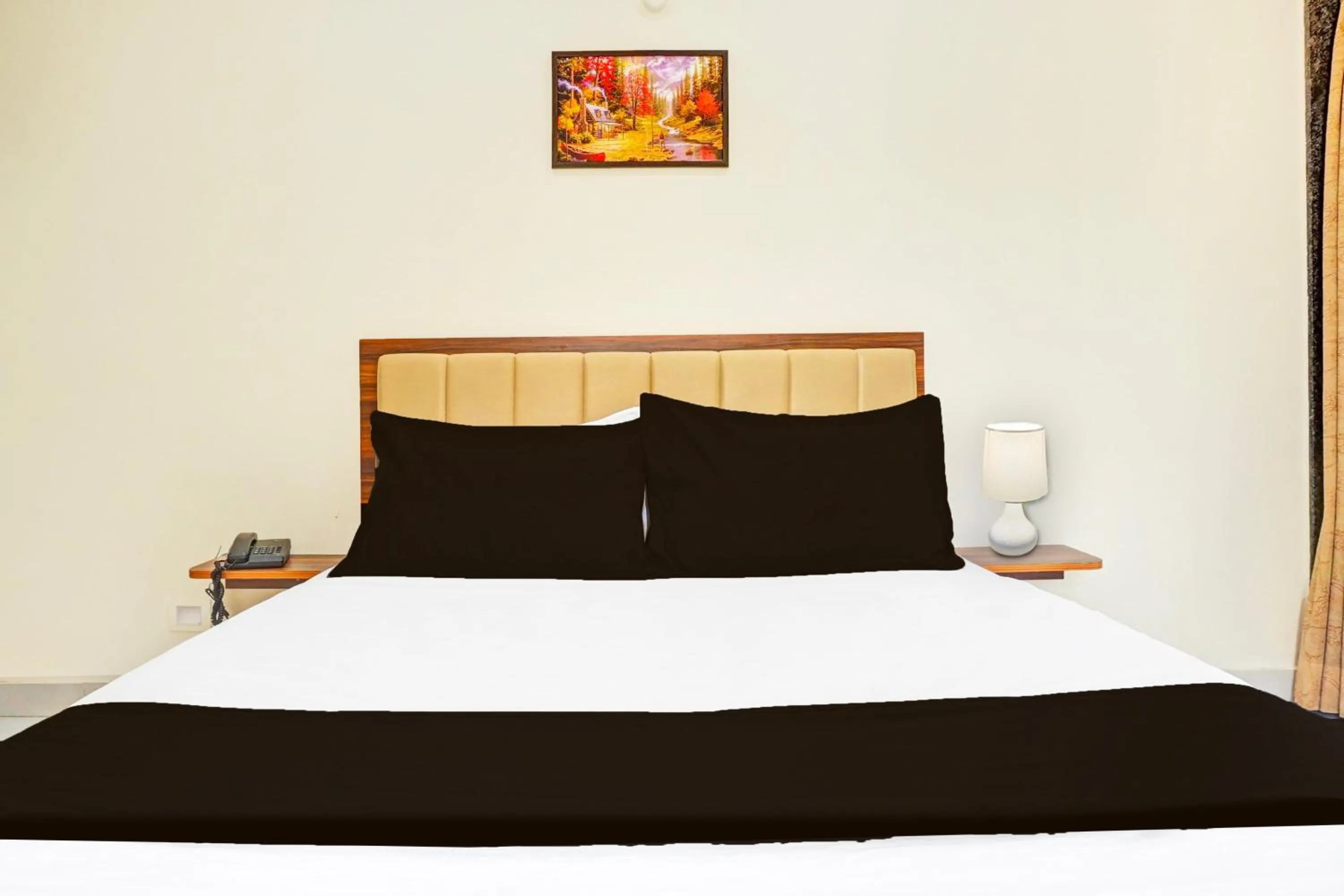 Bedroom, Bed in Super Townhouse Amanora Park Town Formerly Samrat Inn