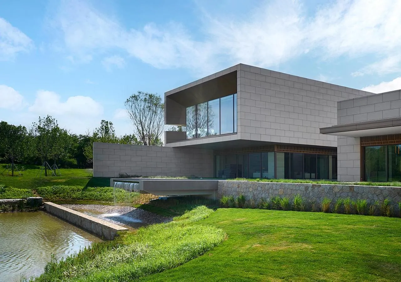 Property building in Hotel Indigo Beidaihe