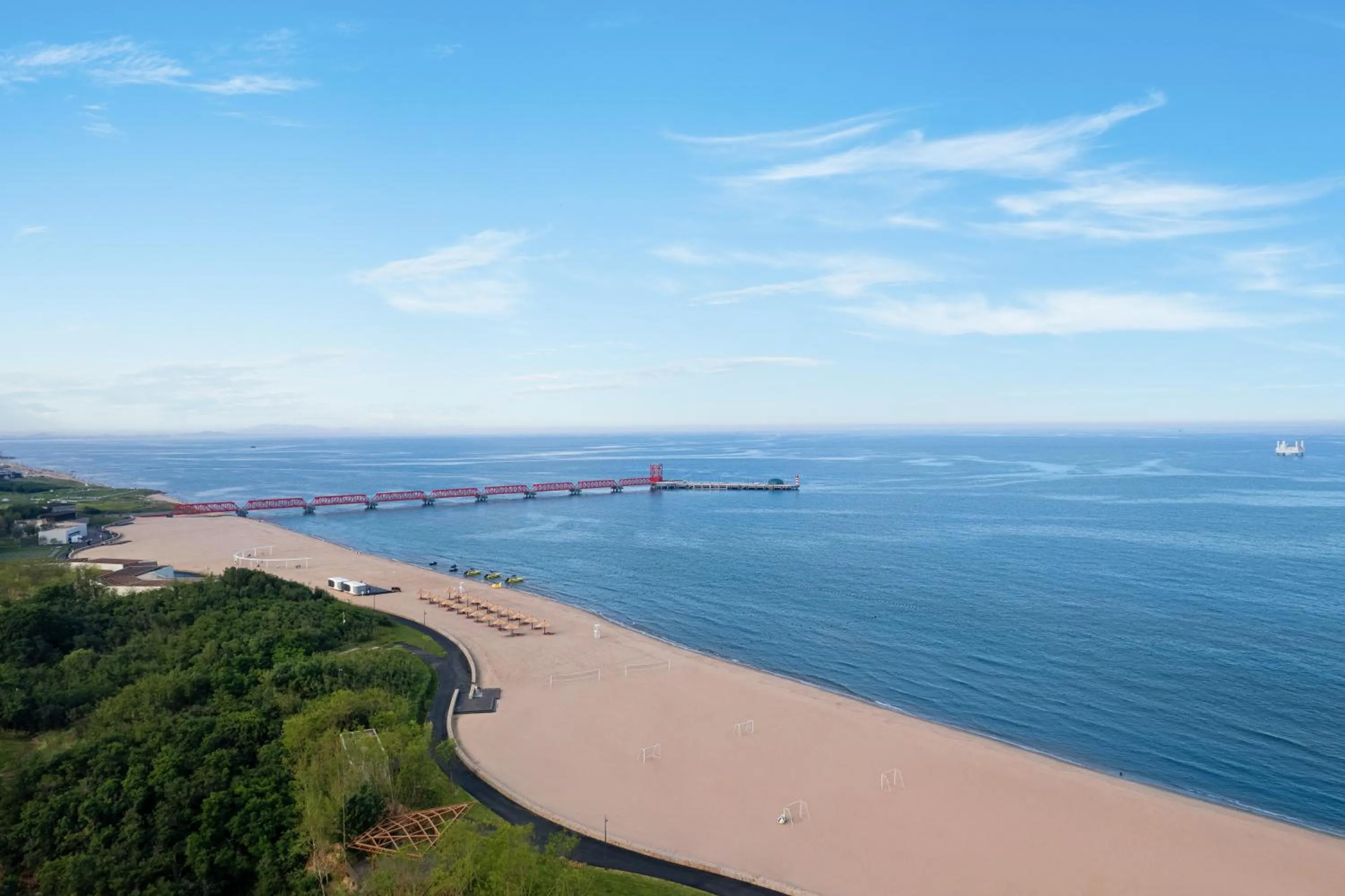 Beach in Hotel Indigo Beidaihe