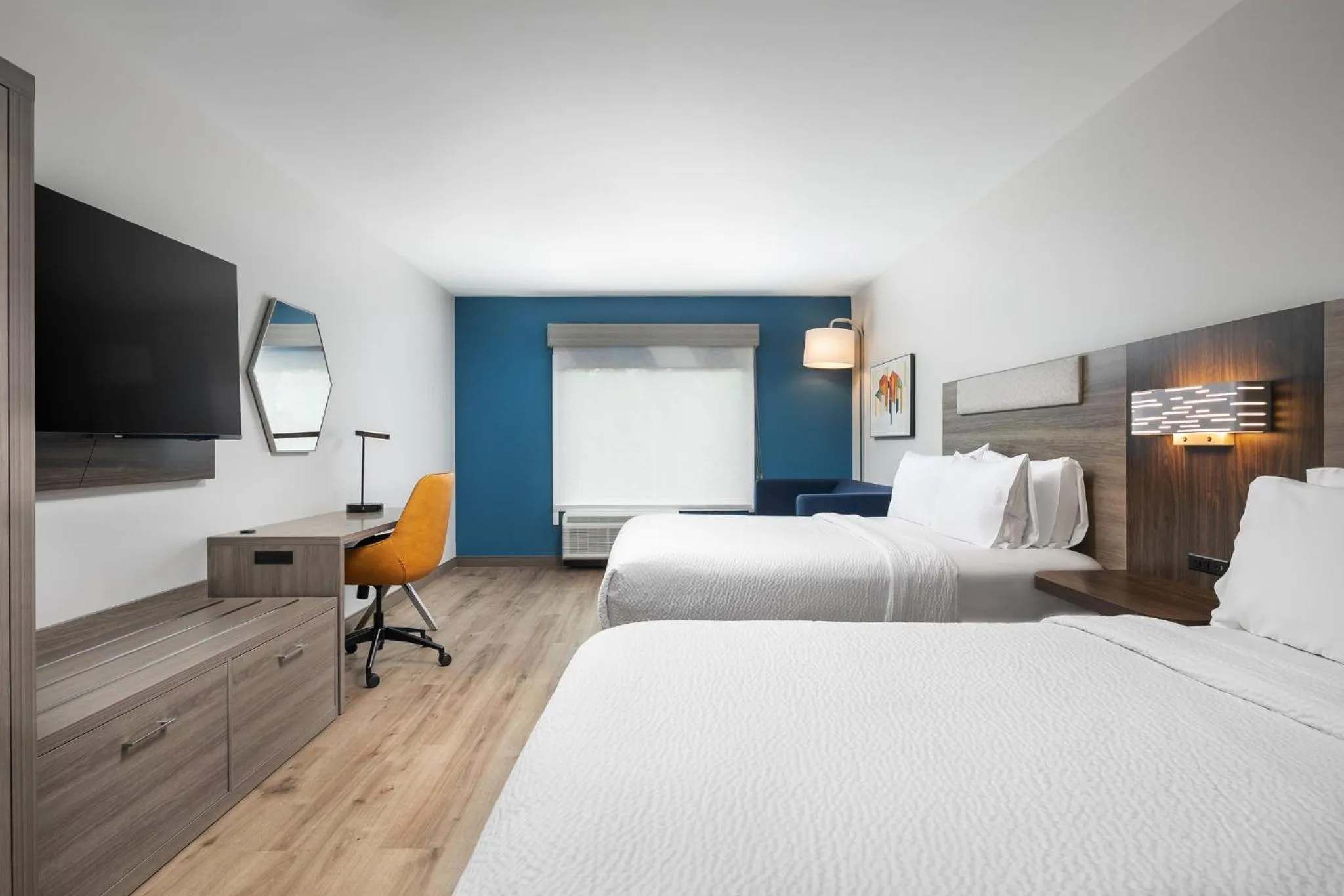 Photo of the whole room, Bed in Holiday Inn Express Chattanooga - Hamilton Place