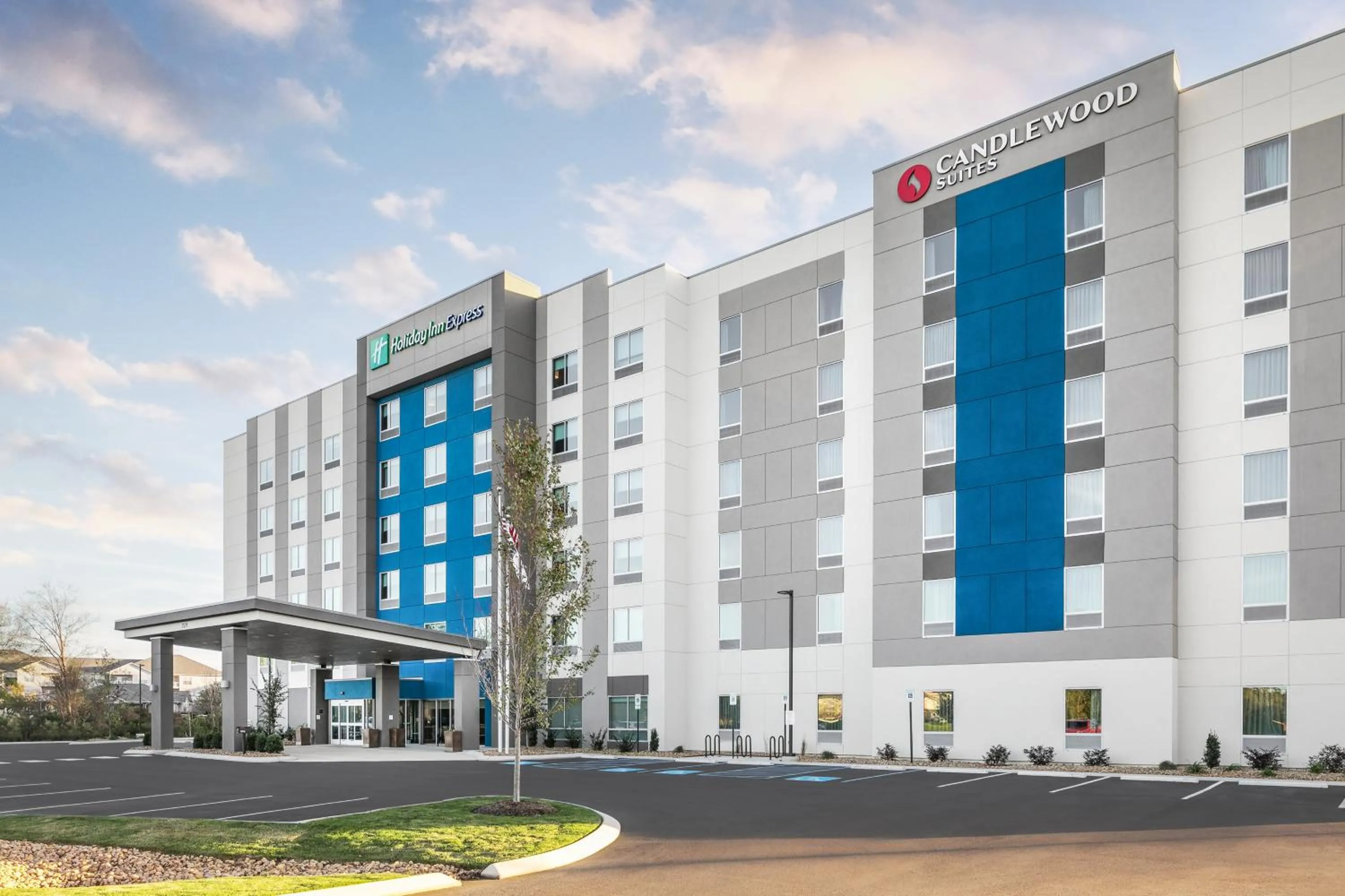 Property building in Holiday Inn Express Chattanooga - Hamilton Place