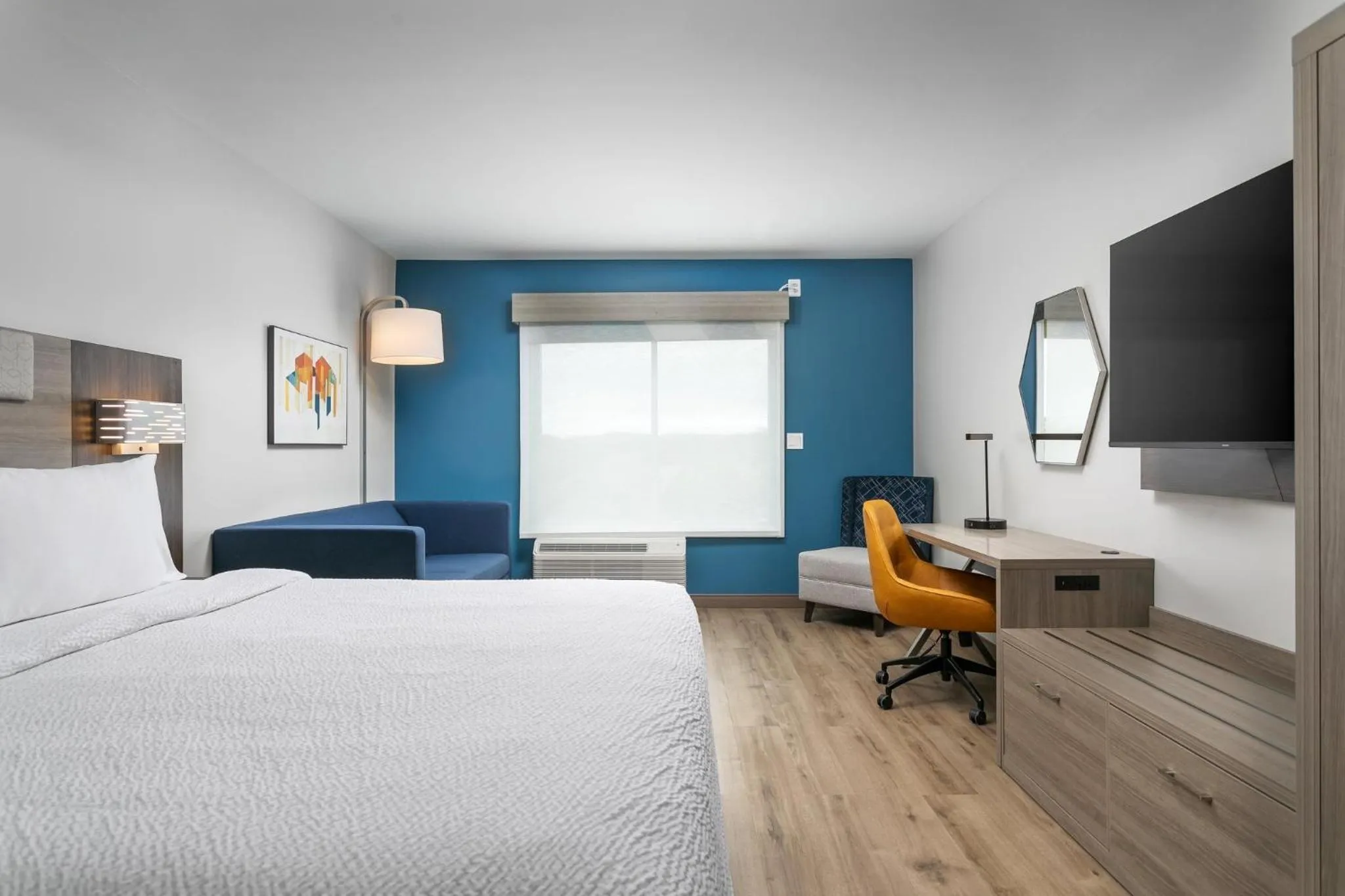 Photo of the whole room, Bed in Holiday Inn Express Chattanooga - Hamilton Place