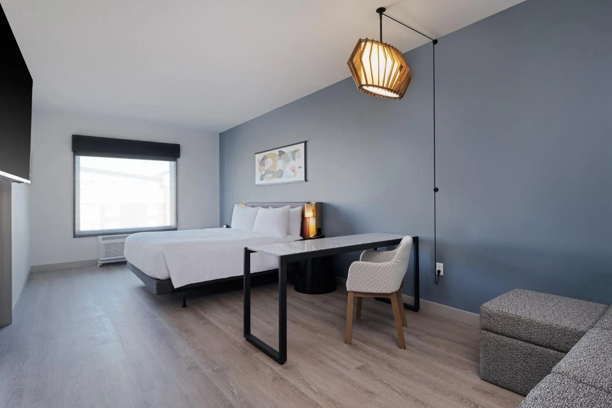 Photo of the whole room, Bed in Atwell Suites Kansas City Airport by IHG