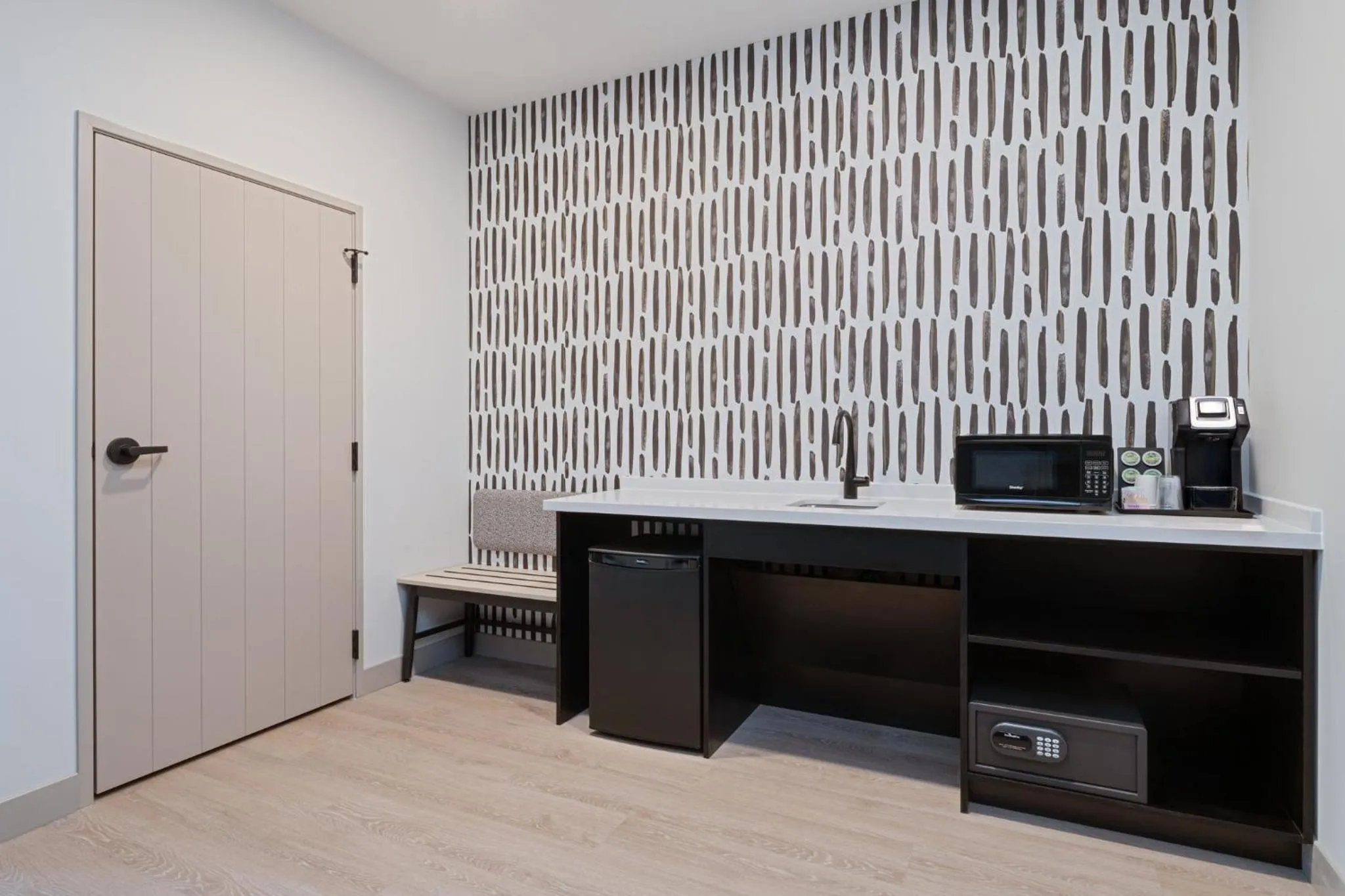 Photo of the whole room in Atwell Suites Kansas City Airport by IHG