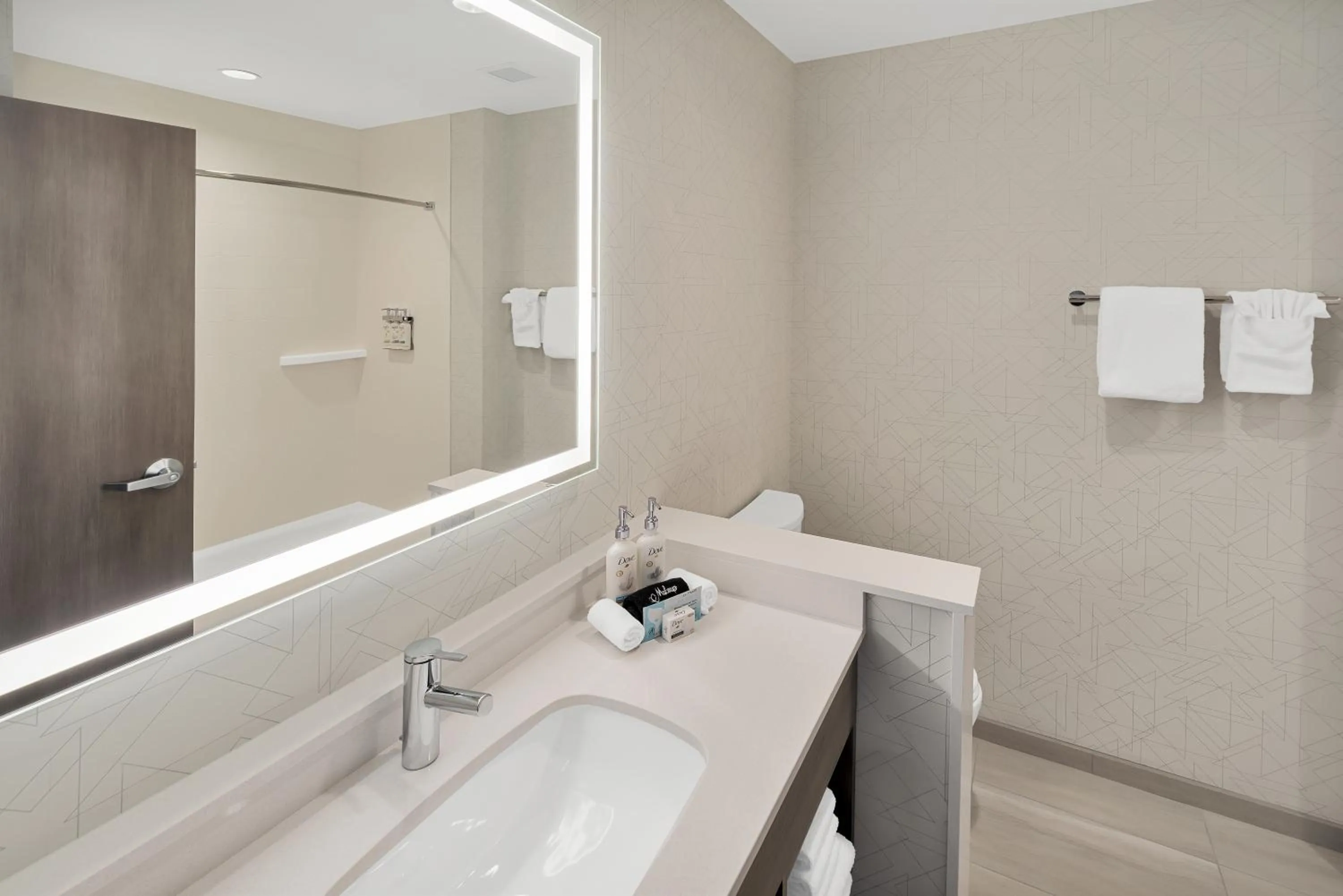 Shower in Holiday Inn Express & Suites Fort Walton Beach - Eglin Area by IHG