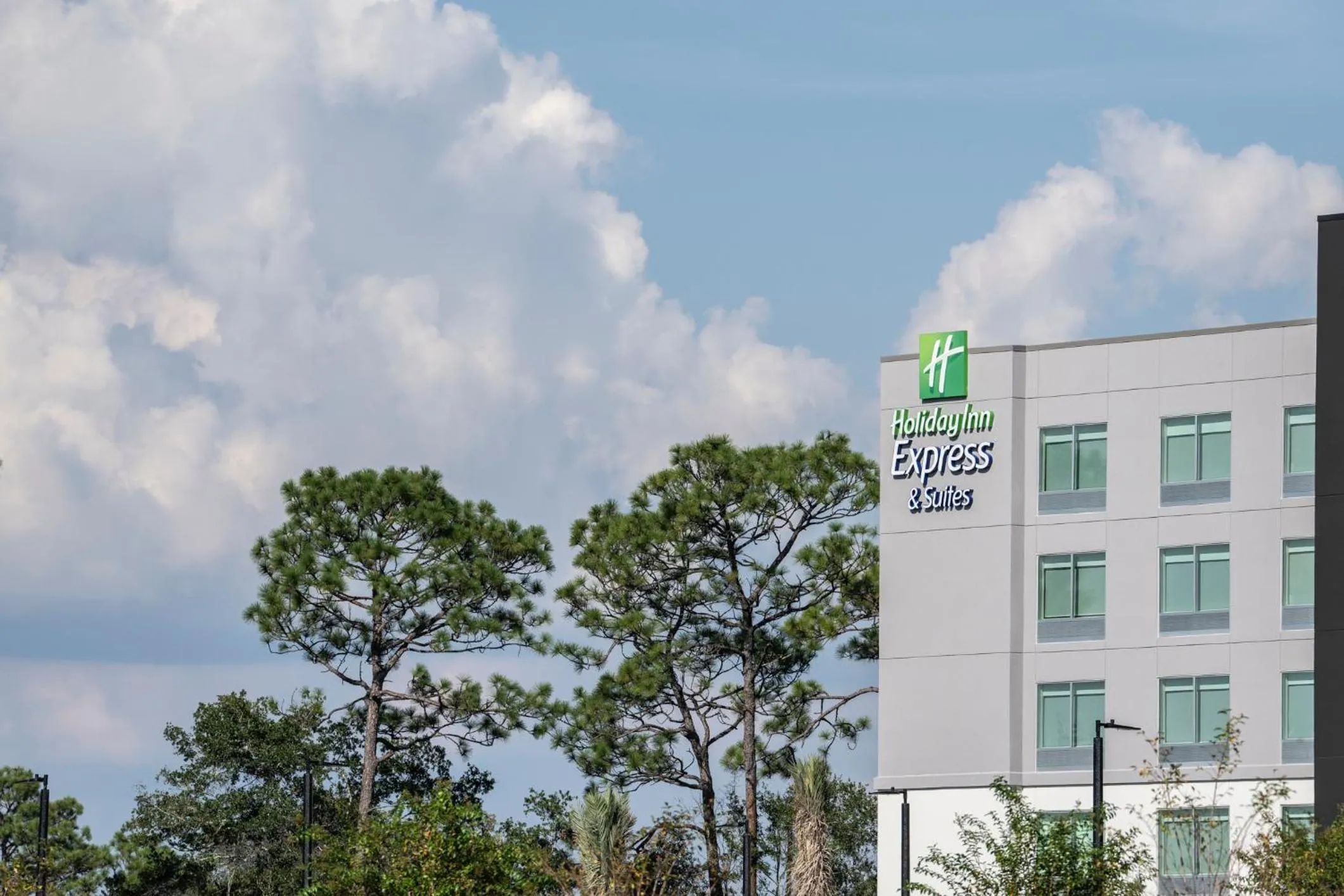 Property building in Holiday Inn Express & Suites Fort Walton Beach - Eglin Area by IHG