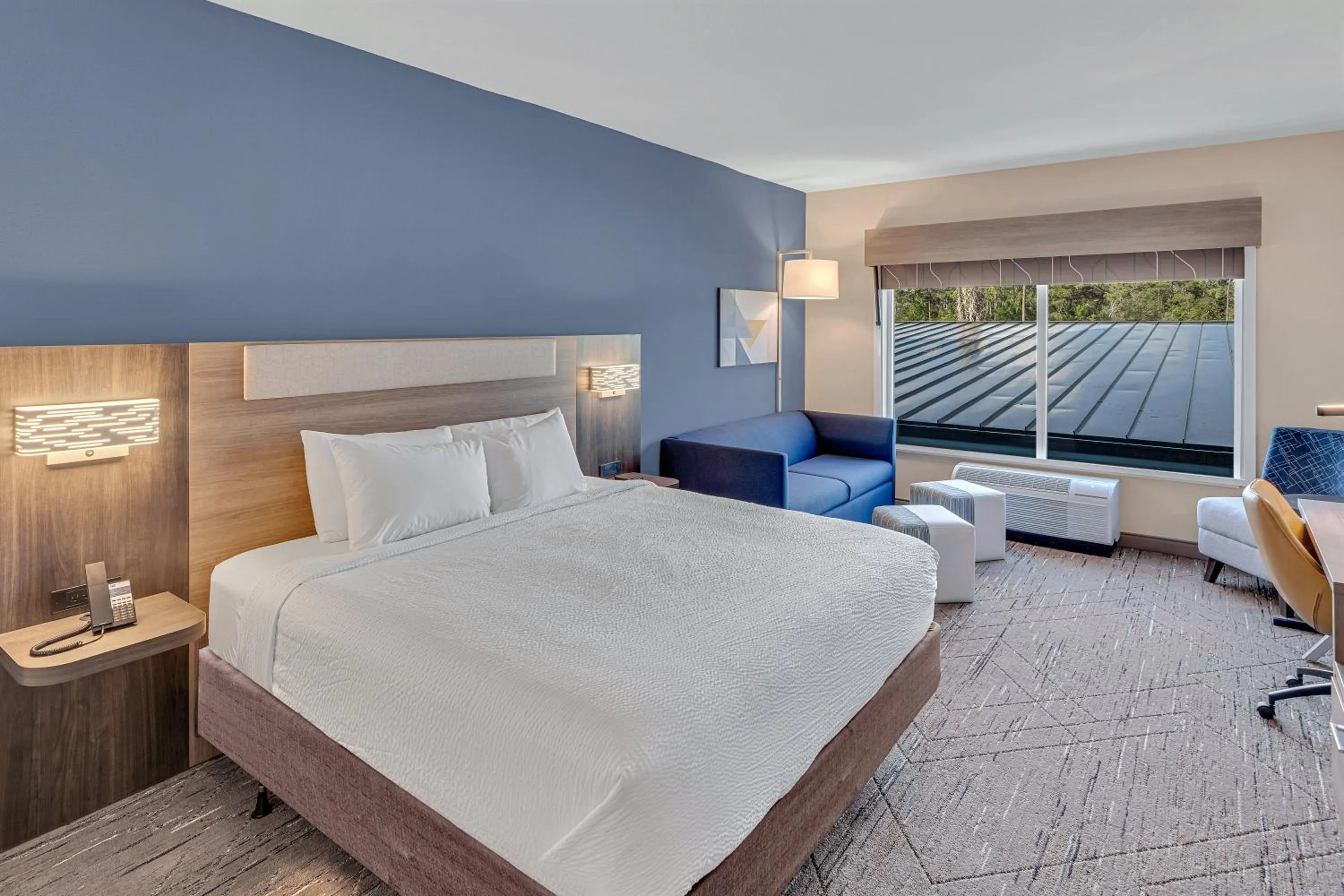 Bed in Holiday Inn Express & Suites Fort Walton Beach - Eglin Area by IHG