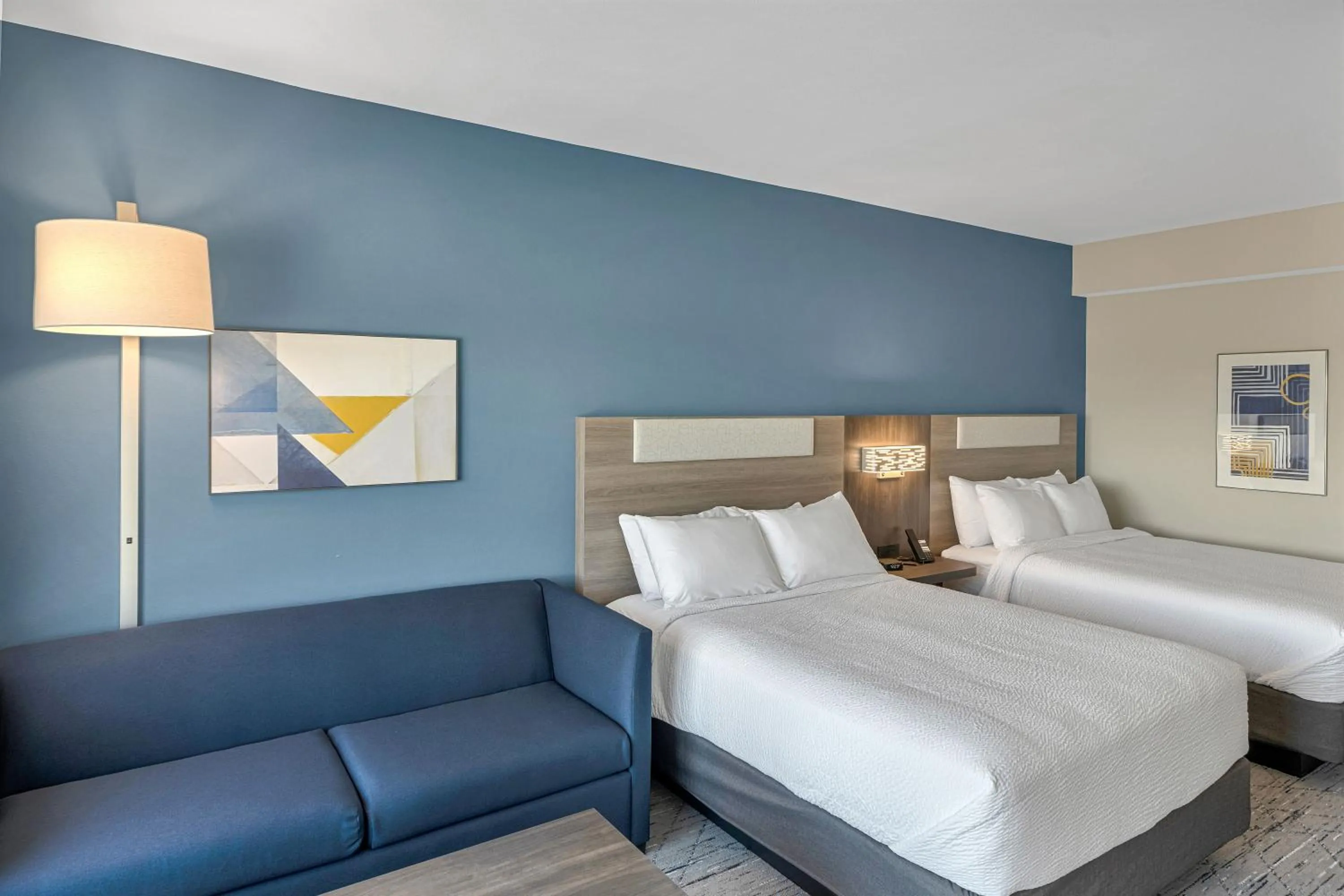 Bed in Holiday Inn Express & Suites Fort Walton Beach - Eglin Area by IHG