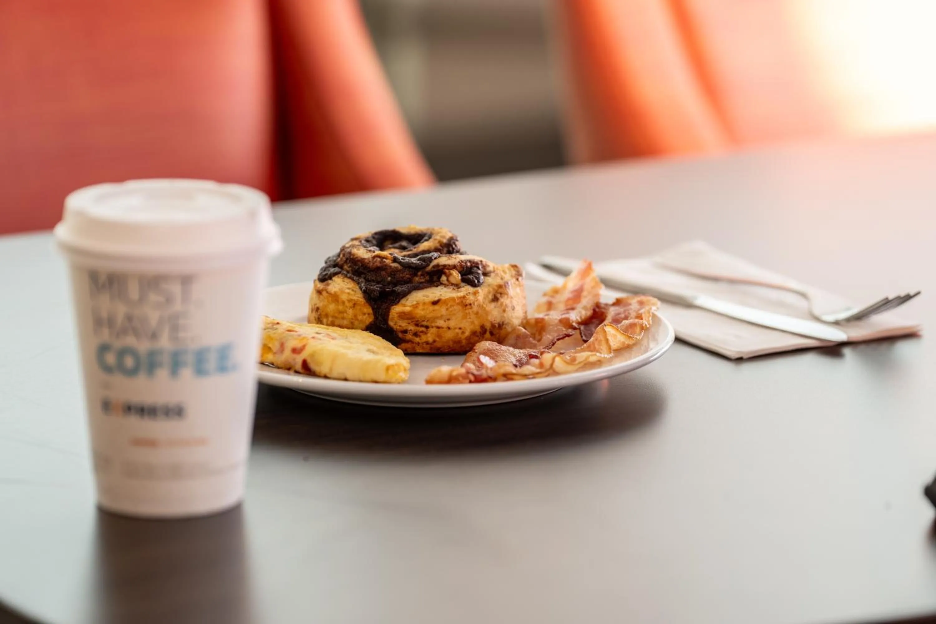 Breakfast in Holiday Inn Express & Suites Fort Walton Beach - Eglin Area by IHG