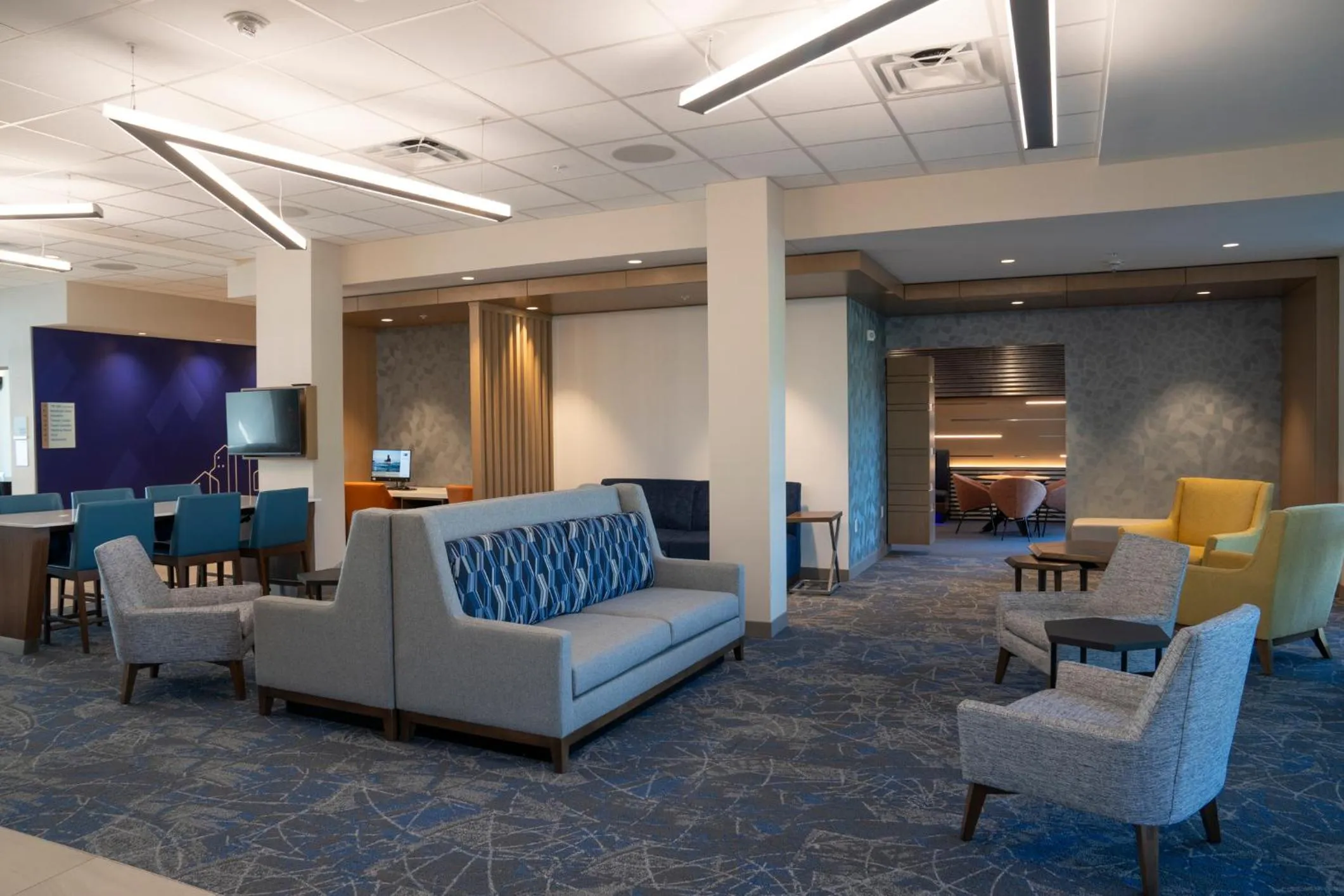 Lobby or reception in Holiday Inn Express & Suites Fort Walton Beach - Eglin Area by IHG