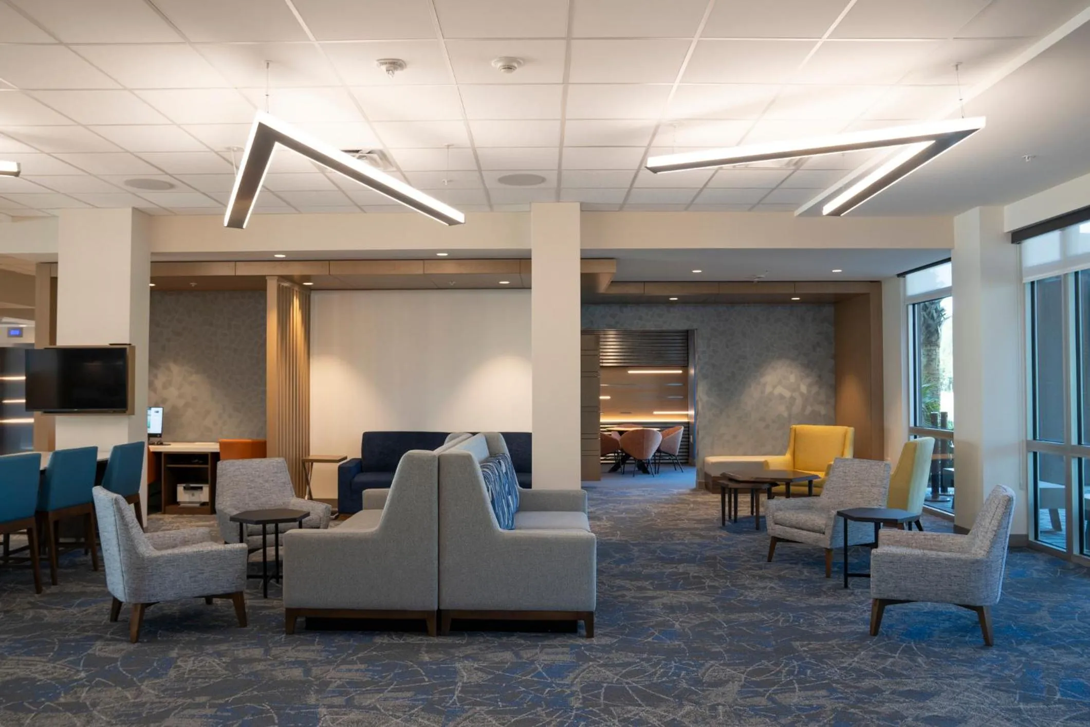 TV and multimedia in Holiday Inn Express & Suites Fort Walton Beach - Eglin Area by IHG