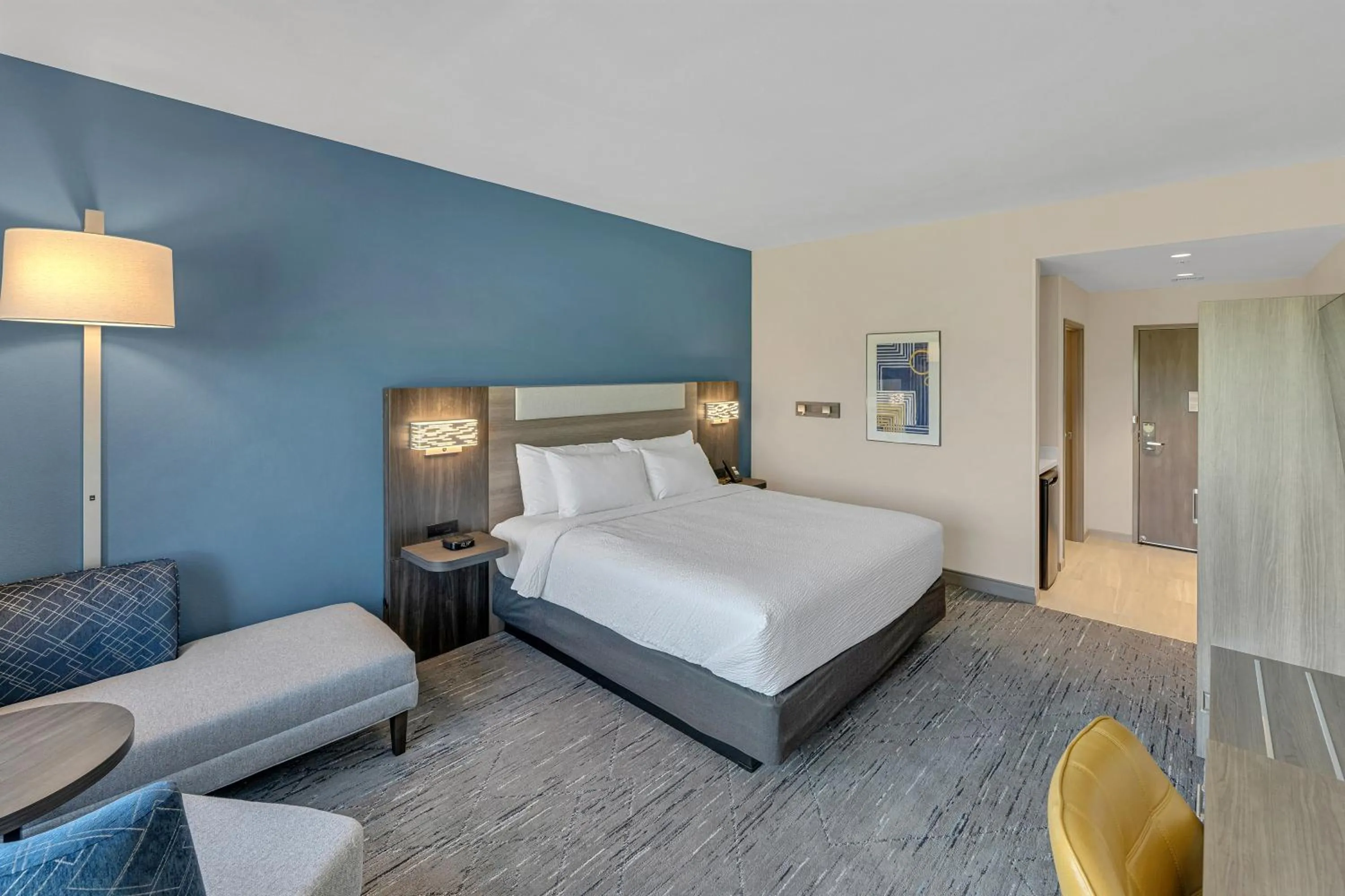 Bed in Holiday Inn Express & Suites Fort Walton Beach - Eglin Area by IHG