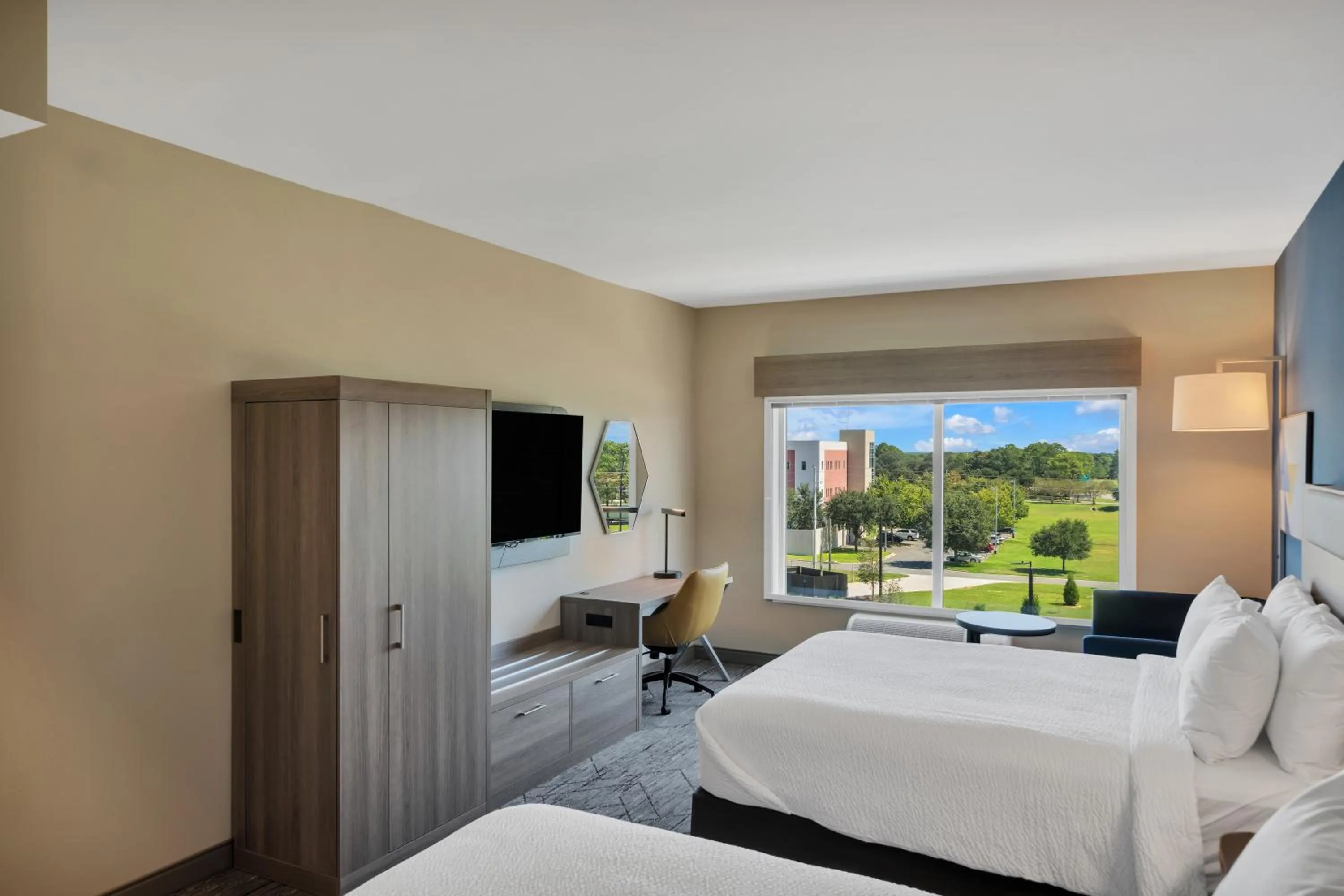 Bed in Holiday Inn Express & Suites Fort Walton Beach - Eglin Area by IHG