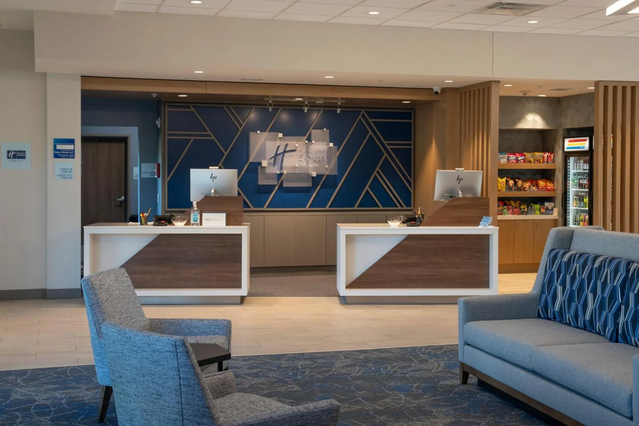 Lobby or reception in Holiday Inn Express & Suites Fort Walton Beach - Eglin Area by IHG