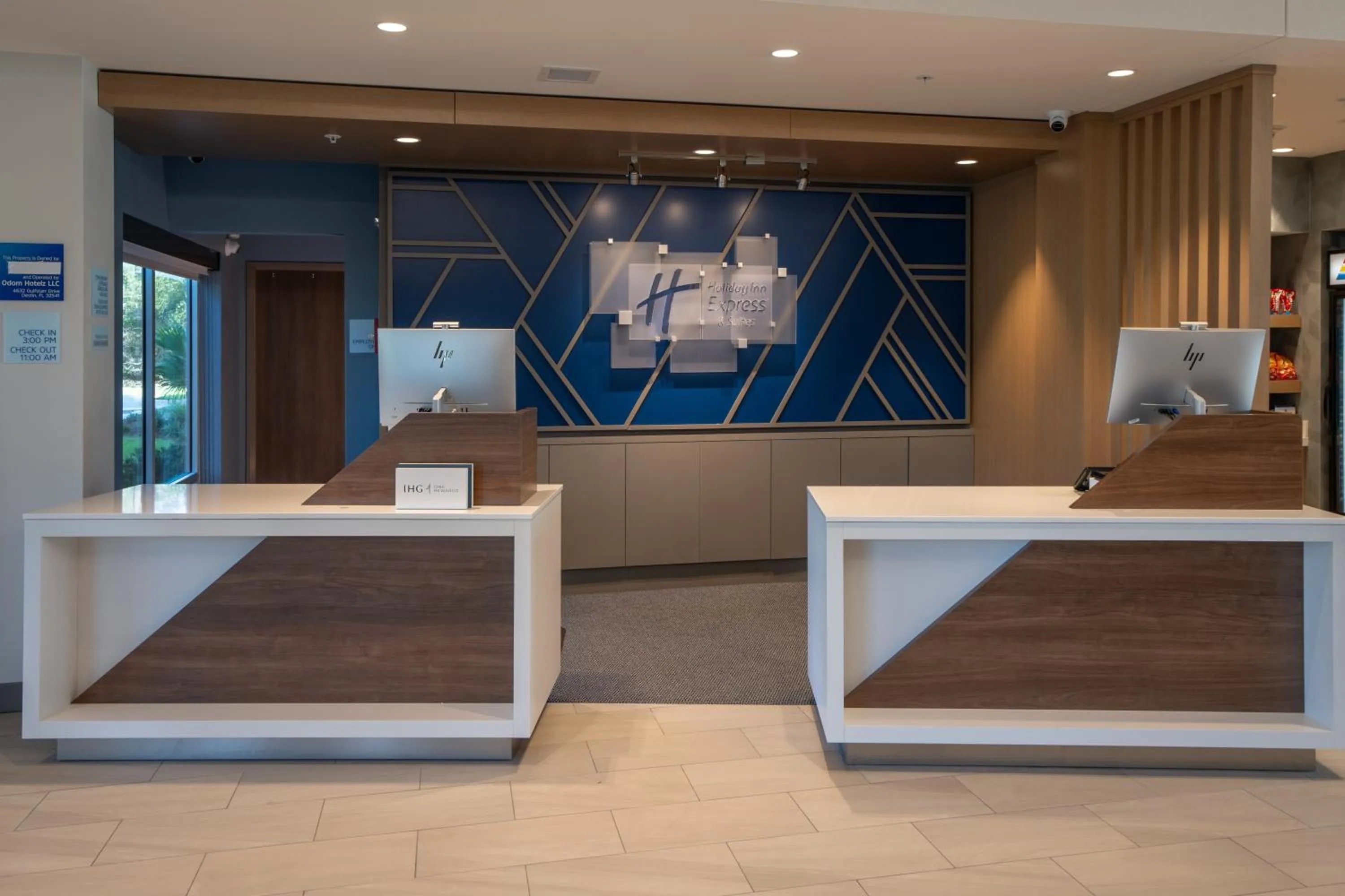 Lobby or reception in Holiday Inn Express & Suites Fort Walton Beach - Eglin Area by IHG