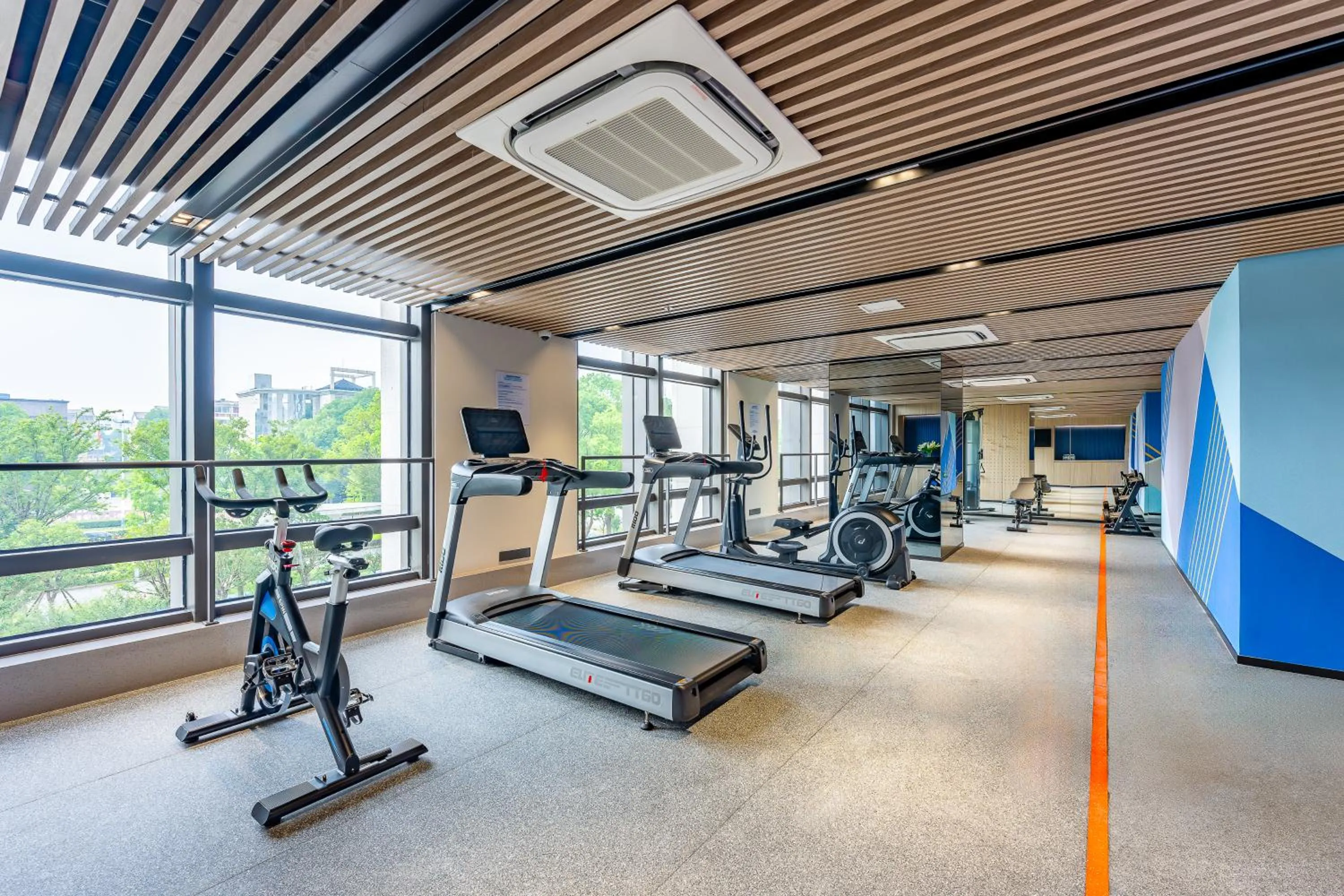 Fitness centre/facilities in Holiday Inn Express Haimen City Center by IHG