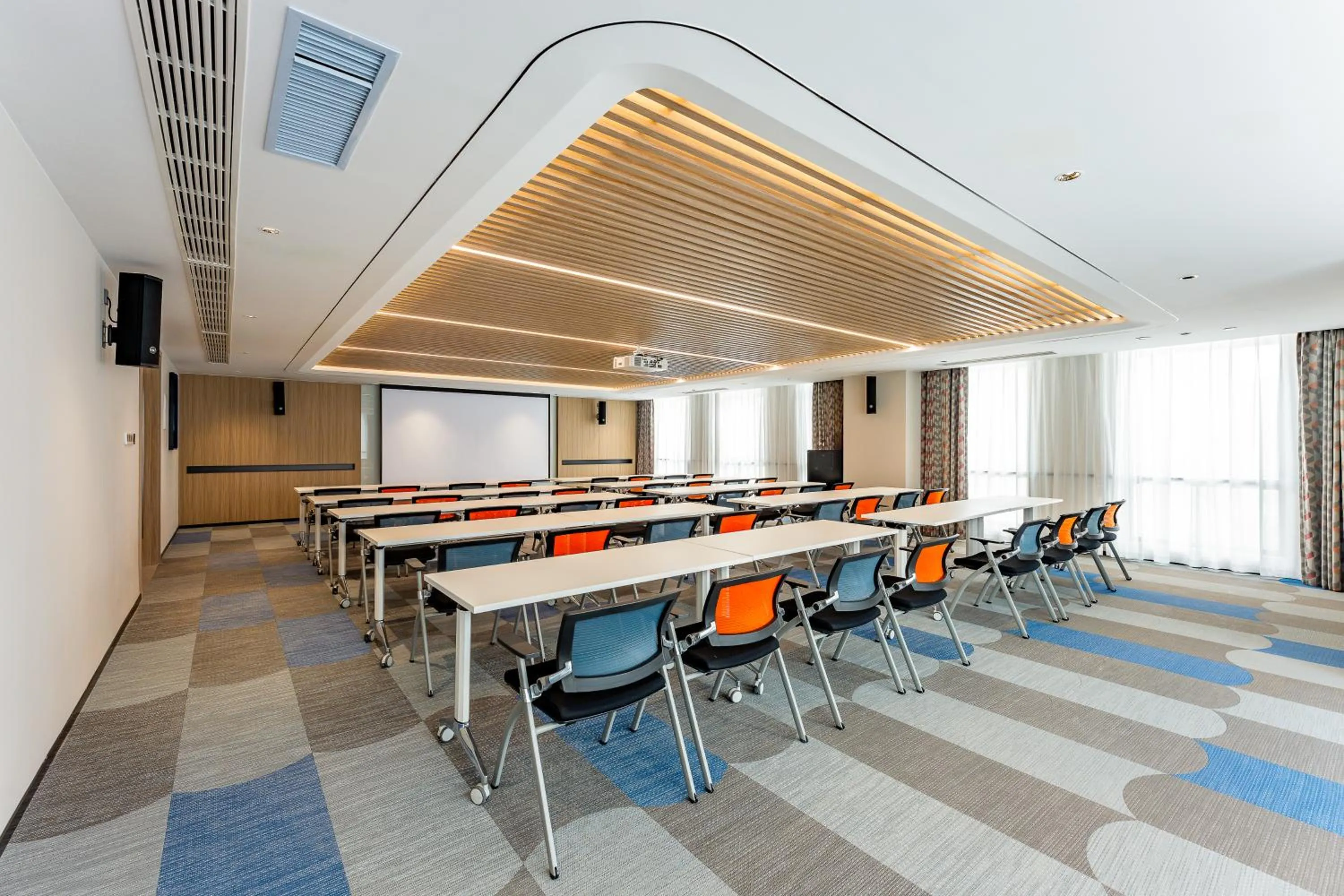 Meeting/conference room in Holiday Inn Express Haimen City Center by IHG