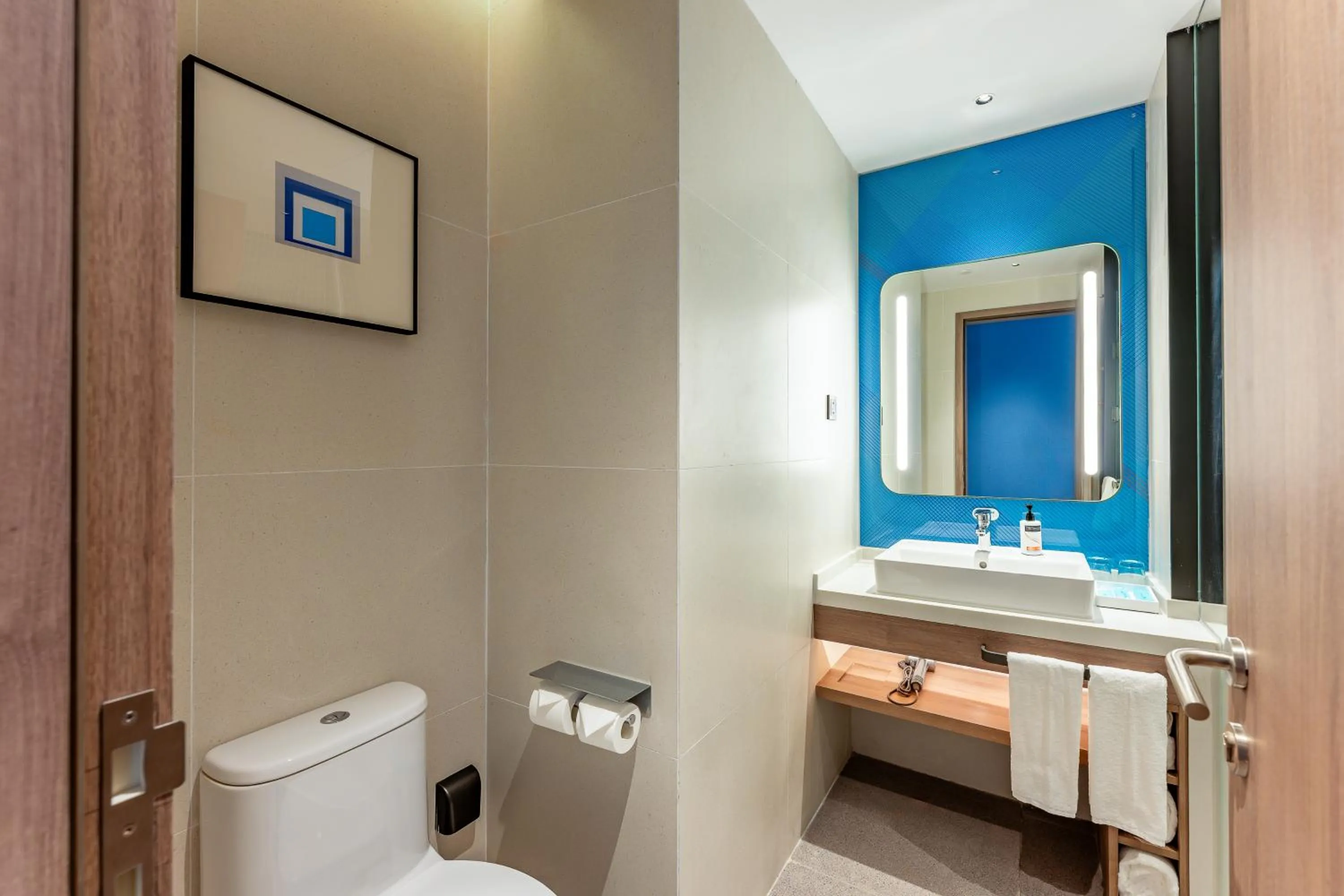 Toilet in Holiday Inn Express Haimen City Center by IHG