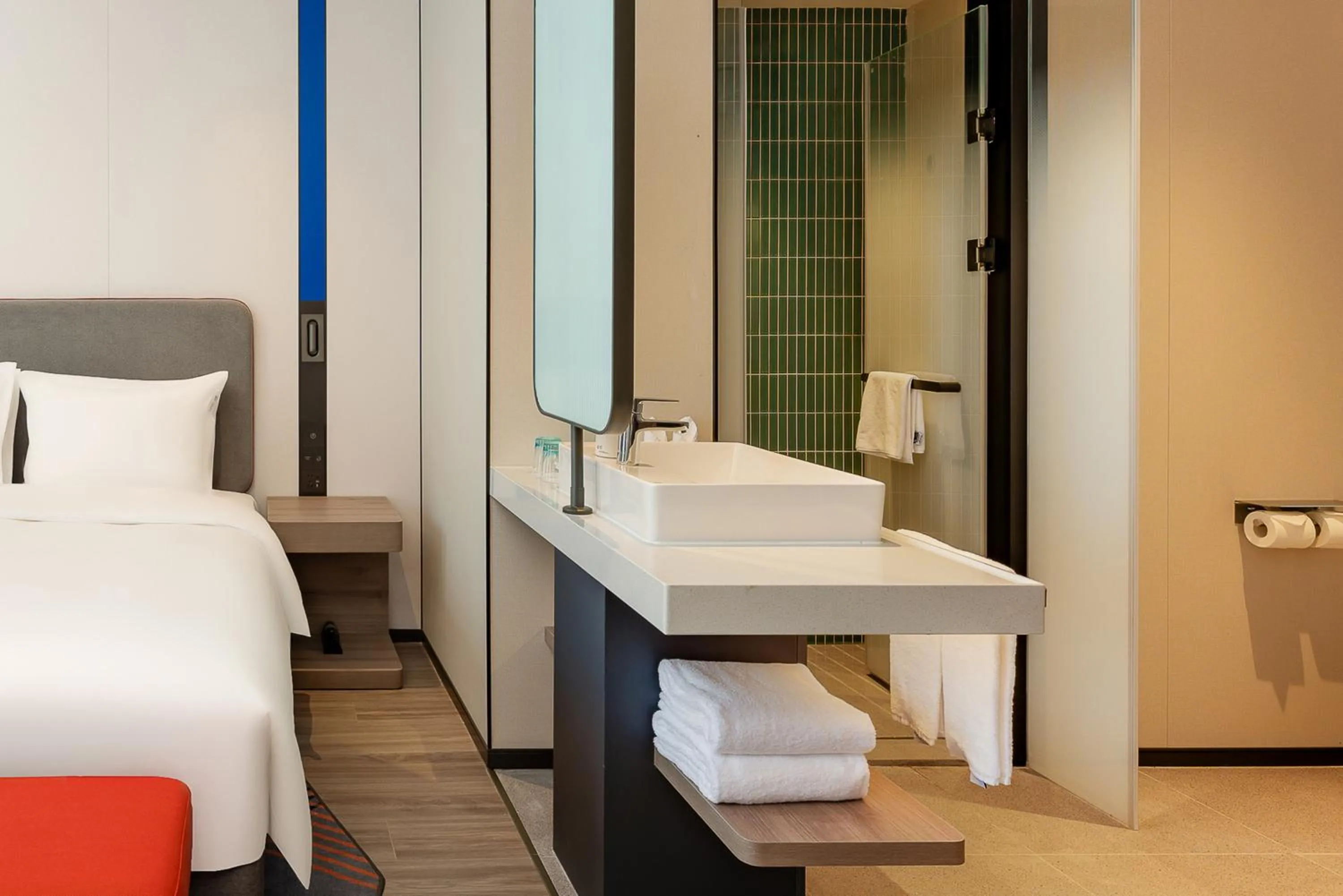 Bed in Holiday Inn Express Haimen City Center by IHG