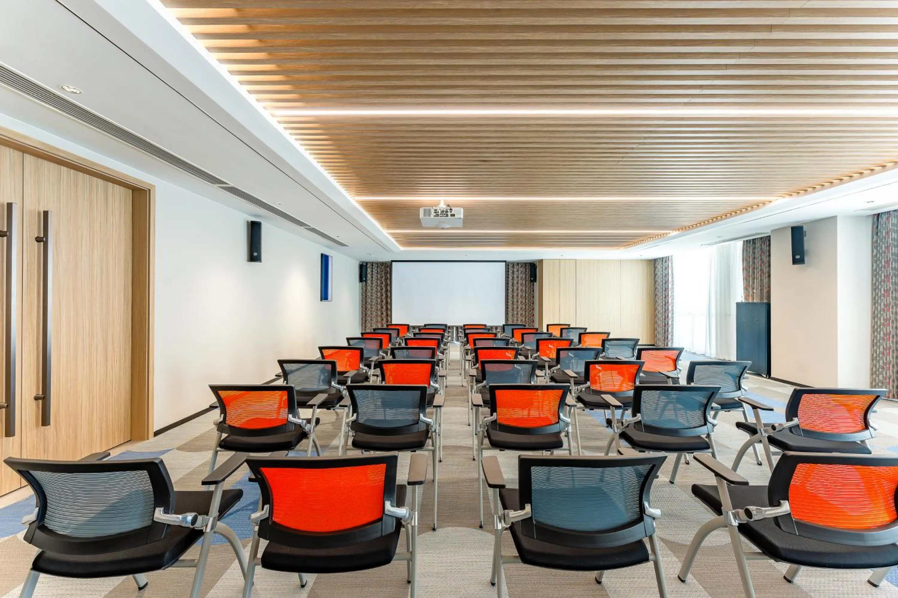 Meeting/conference room in Holiday Inn Express Haimen City Center by IHG