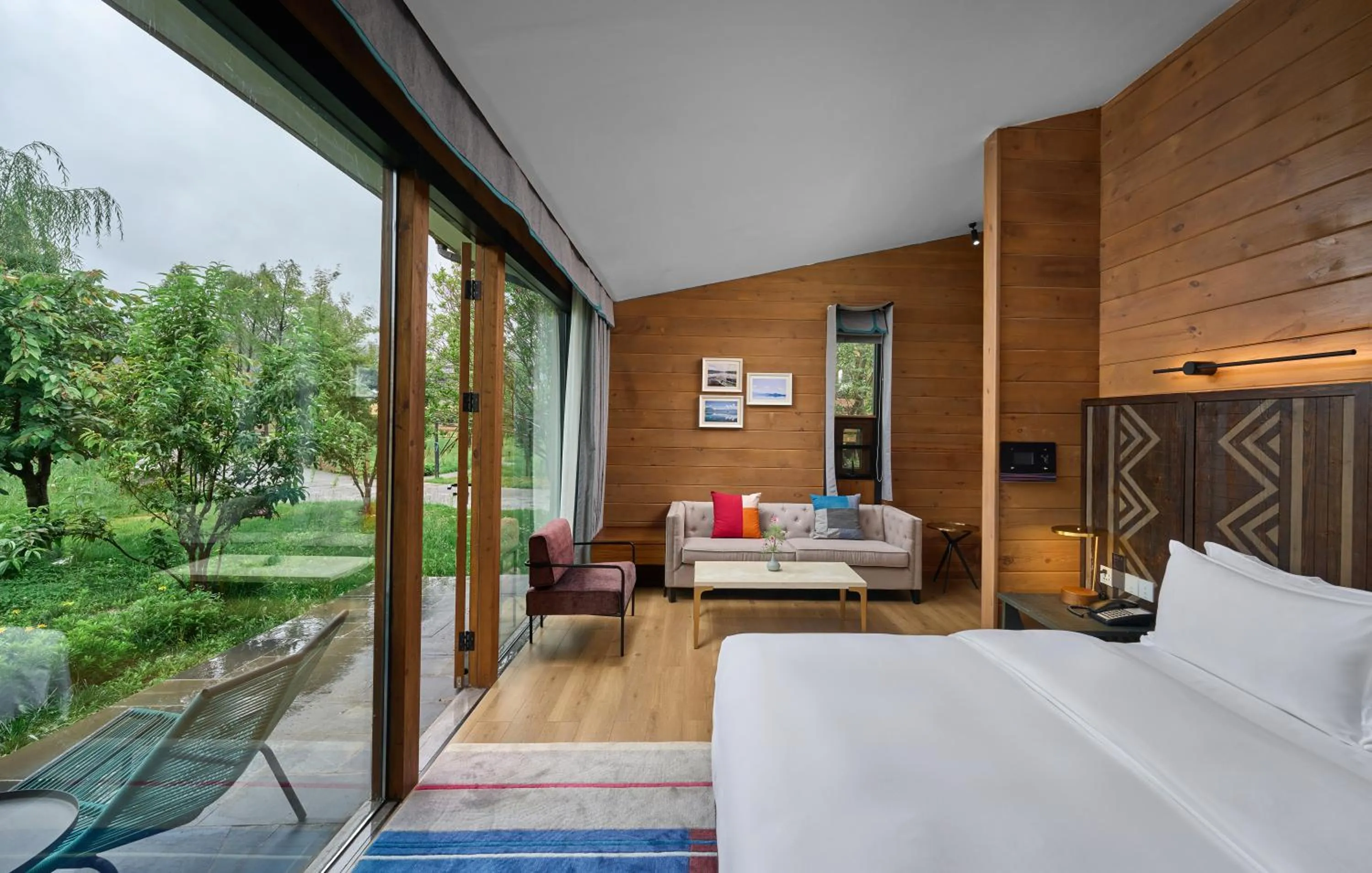 Photo of the whole room in Hotel Indigo Lugu Lake by IHG